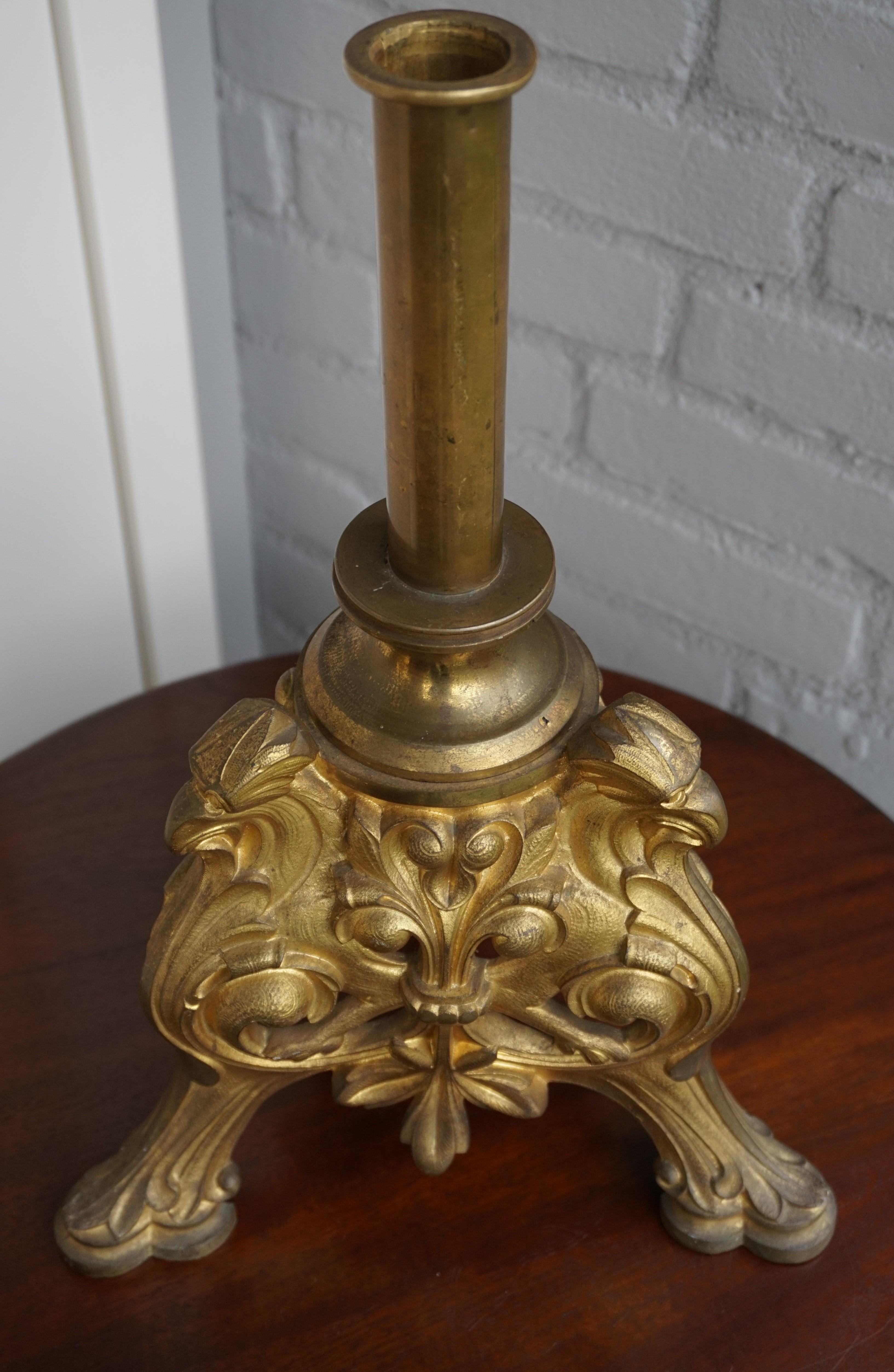 Gilt Bronze Gothic Revival Tripod Base Banner Stand with Eagle Sculptures In Good Condition For Sale In Lisse, NL