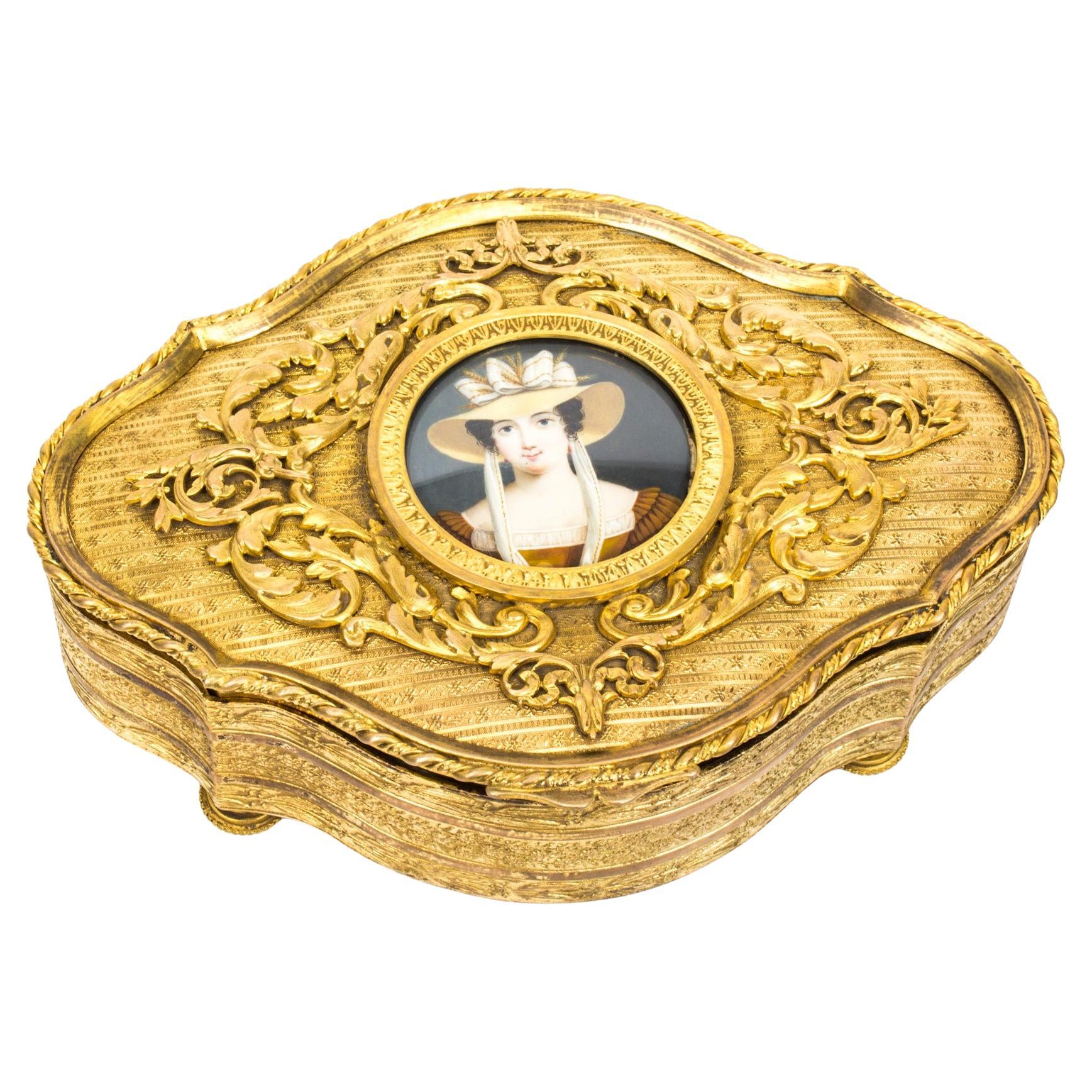 Antiguo cofre y miniatura de bronce dorado para joyas c.1870