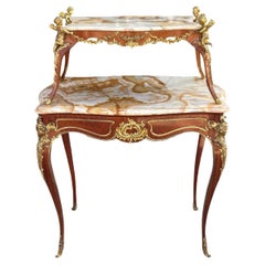 Table à thé Louis XVI à deux niveaux en bronze doré antique