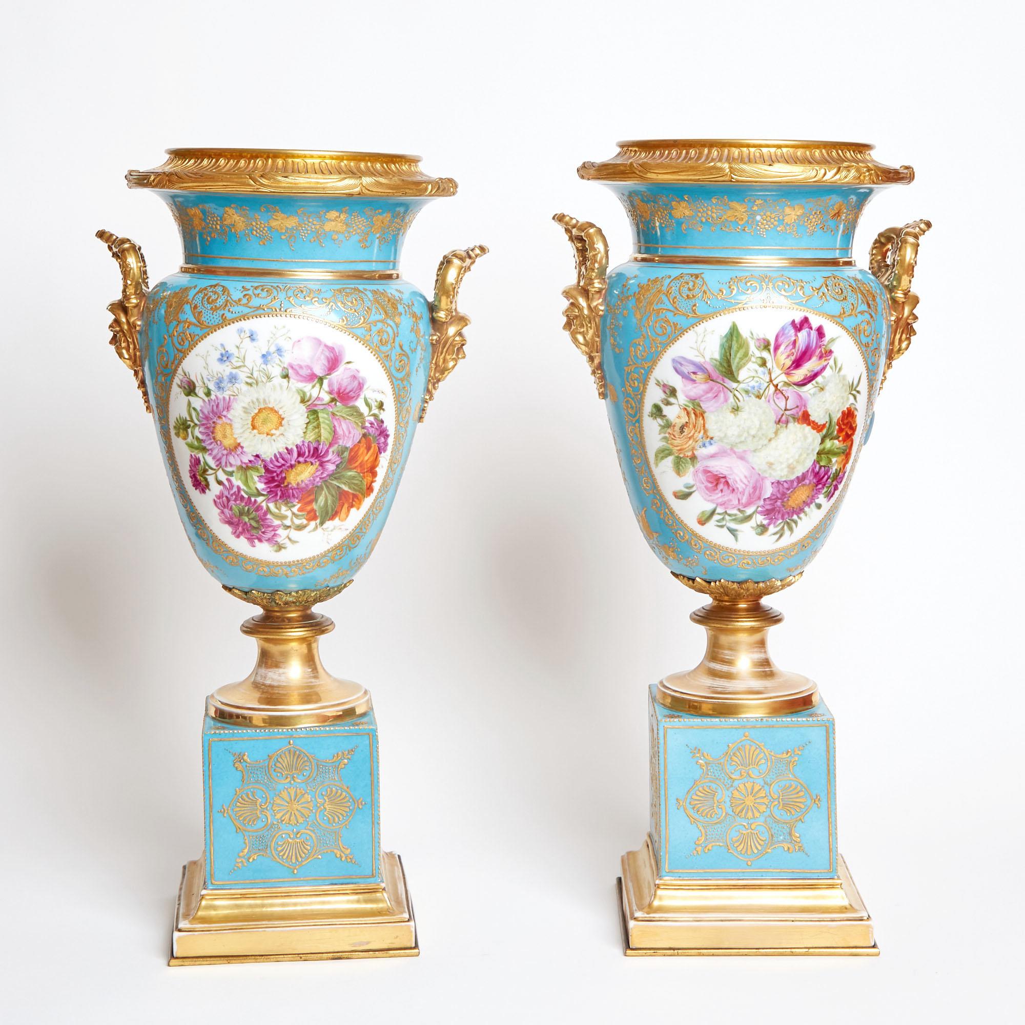 Ancienne urne à poignée Jacob Petit en bronze doré à fond bleu, vers 1834 en vente 5