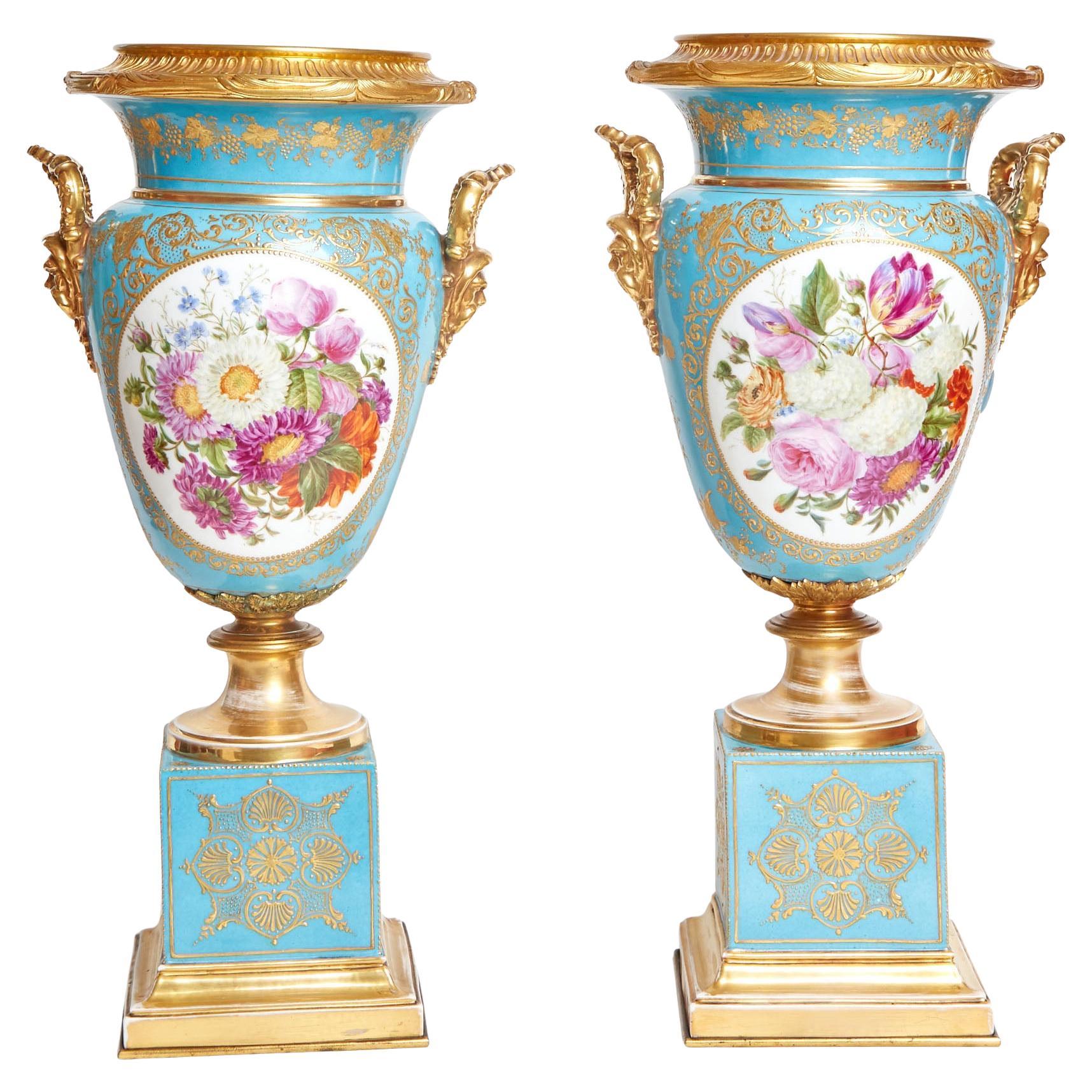 Antigua urna con asa Jacob Petit, de bronce dorado y montura azul, ca. 1834