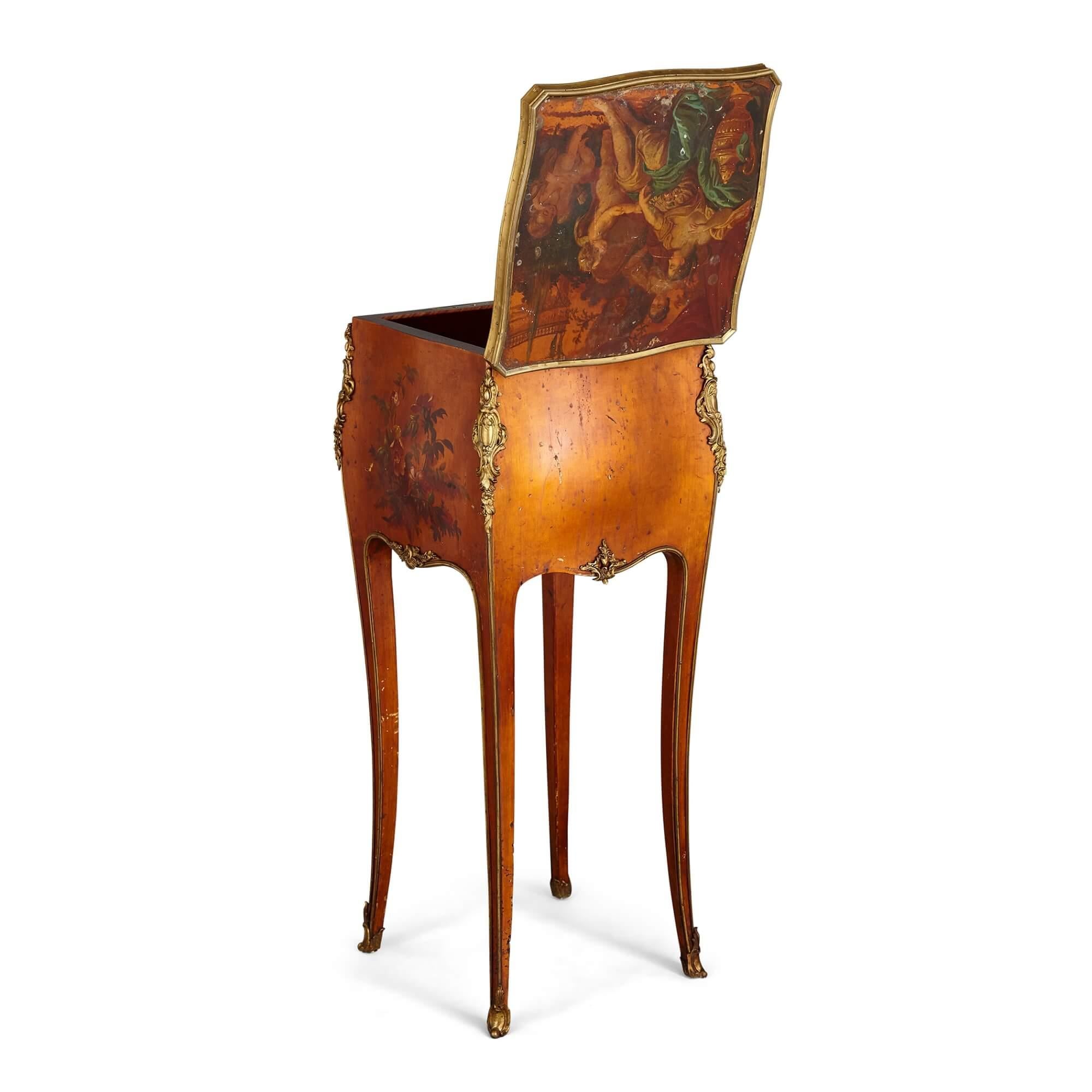 Français Table d'appoint française ancienne montée en bronze doré en vente
