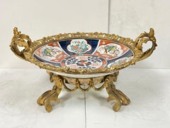 Grand plat japonais Imari ancien, orné de montures en bronze doré / Centre de table