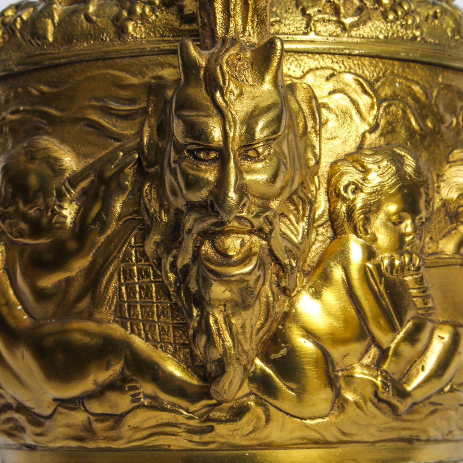 Antike vergoldete Bronze-Tischlampe im Renaissance-Revival-Stil, 19. Jahrhundert im Angebot 3