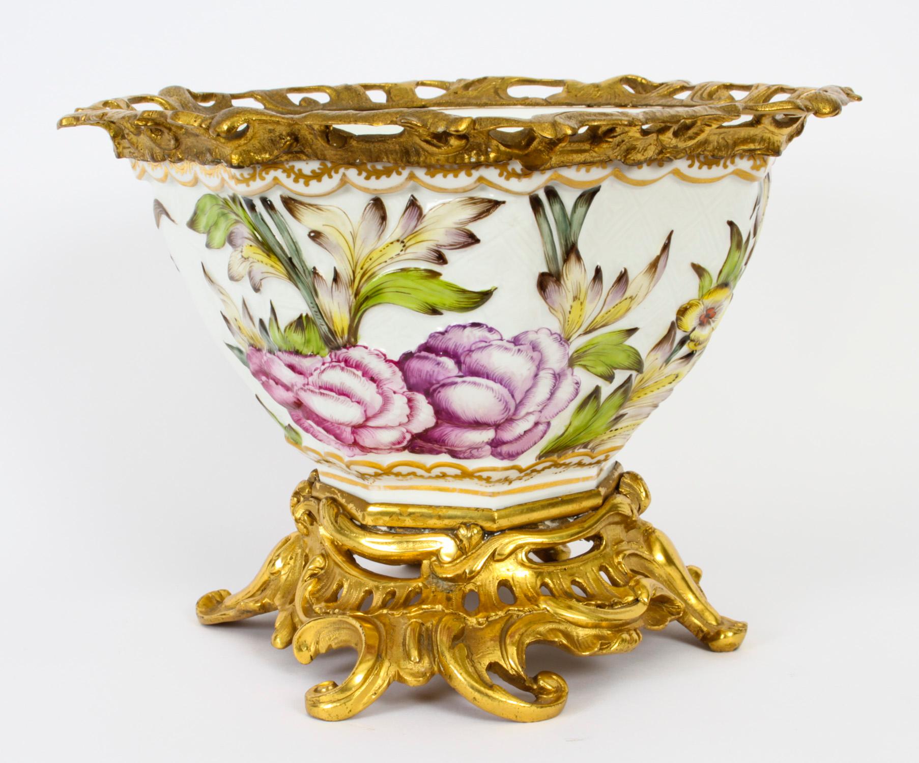 Antique Gilt Bronze & Samson Porcelain Centrepiece, 19th Century In Good Condition For Sale In London, GB