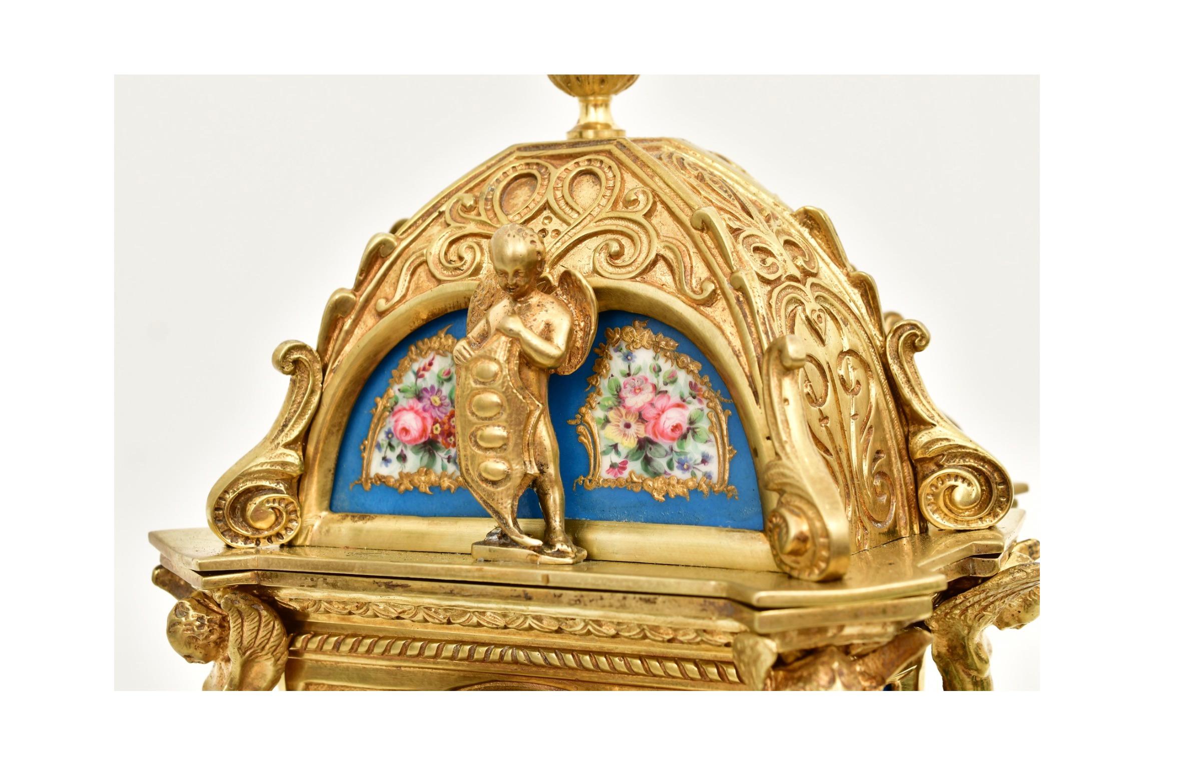 Pendule de cheminée ancienne en porcelaine de Sèvres, bronze doré / Raingo Frères & Sèvres Paris Bon état - En vente à Tarry Town, NY