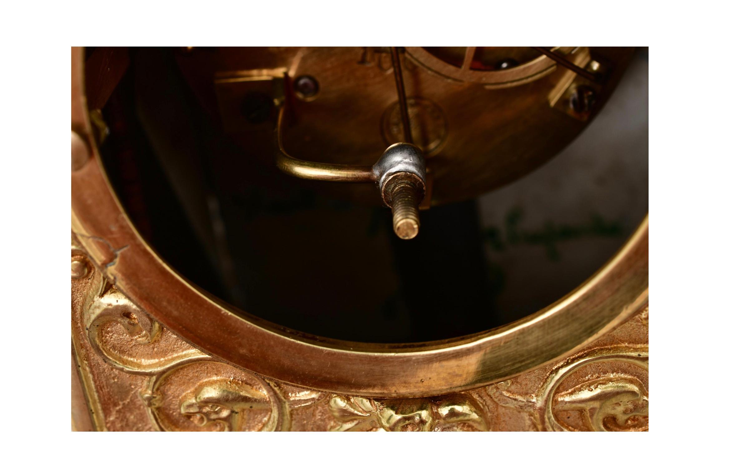 Pendule de cheminée ancienne en porcelaine de Sèvres, bronze doré / Raingo Frères & Sèvres Paris en vente 1
