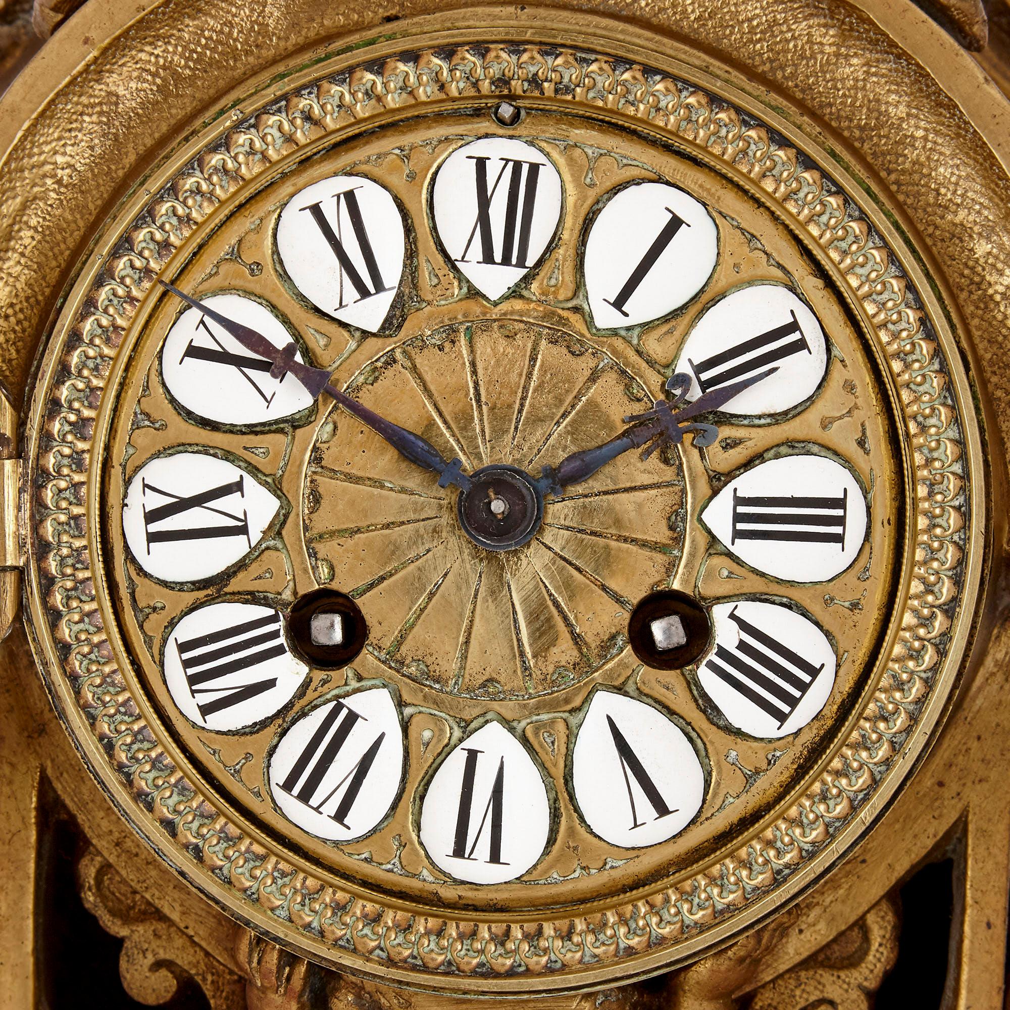 Doré Garniture d'horloge en bronze doré antique à trois pièces en vente