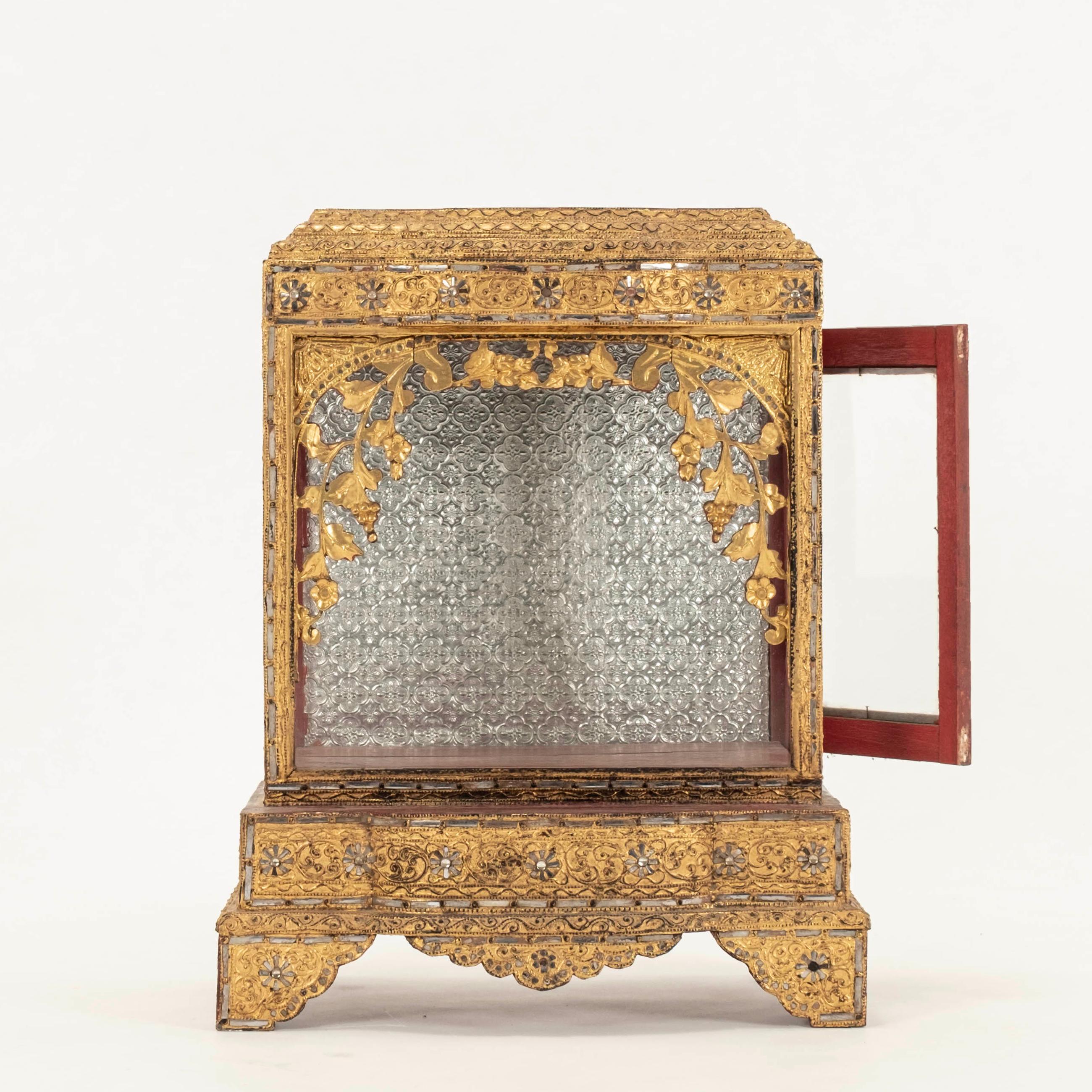 Antique Gilt Burmese Buddha Shrine I In Fair Condition For Sale In Houston, TX