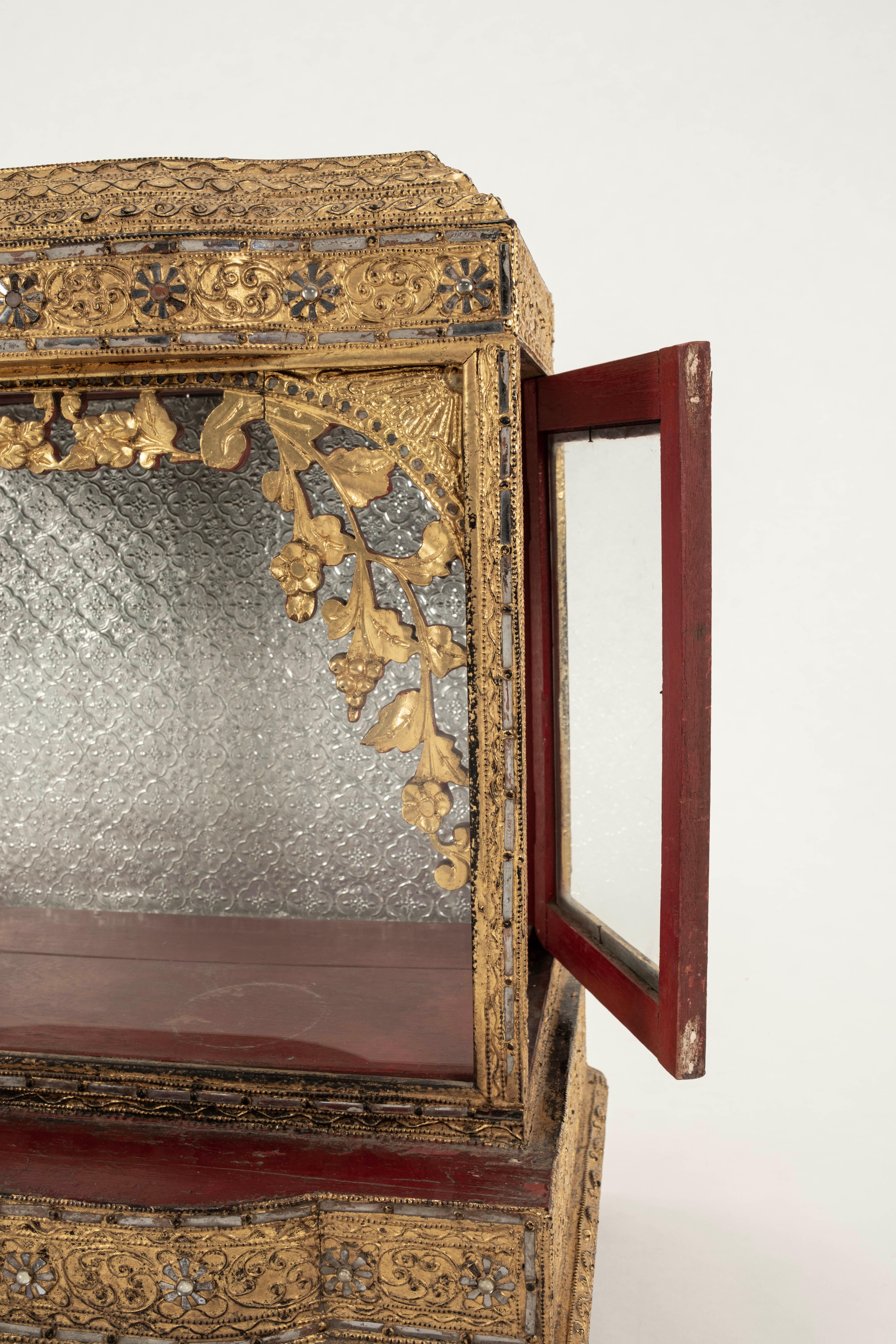 Early 20th Century Antique Gilt Burmese Buddha Shrine I For Sale