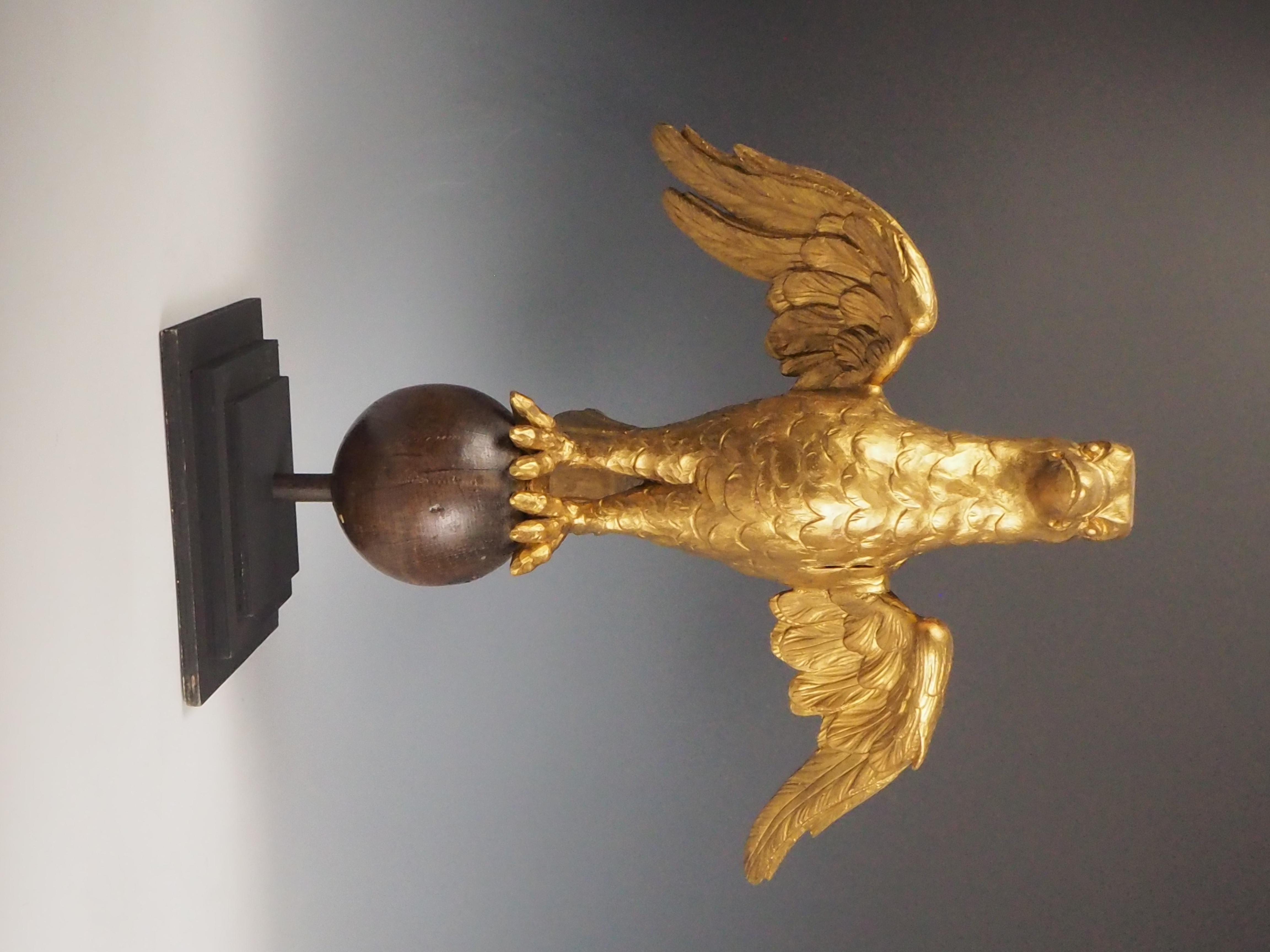 Antike vergoldete geschnitzte Adler Rednerpult - Ornate Gothic Church Stand c.19th Century
Herkunft: Kasteel Aldenghoor, Haelen, Niederlande
19. Jahrhundert  Neugotik  Handgeschnitztes vergoldetes Holz

Erhöhen Sie Ihren Raum mit diesem
