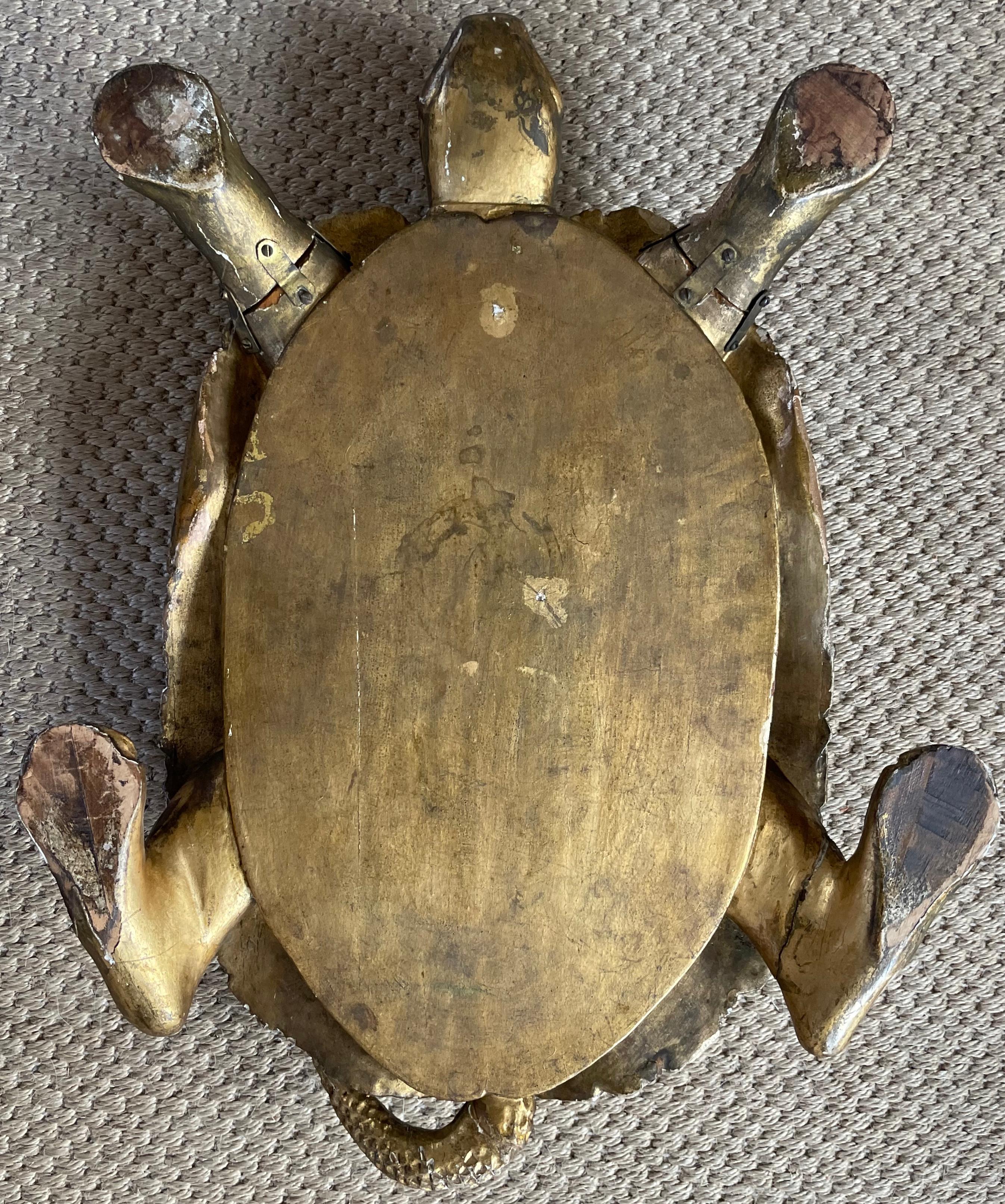 Antike vergoldete geschnitzte Schildkröte Fußstütze (19. Jahrhundert) im Angebot