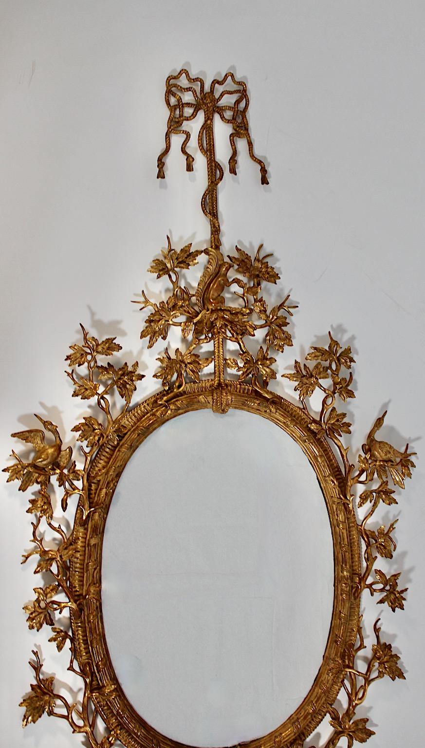 Autrichien Miroir mural ancien en bois sculpté et doré de style Thomas Johnson vers 1830 en vente