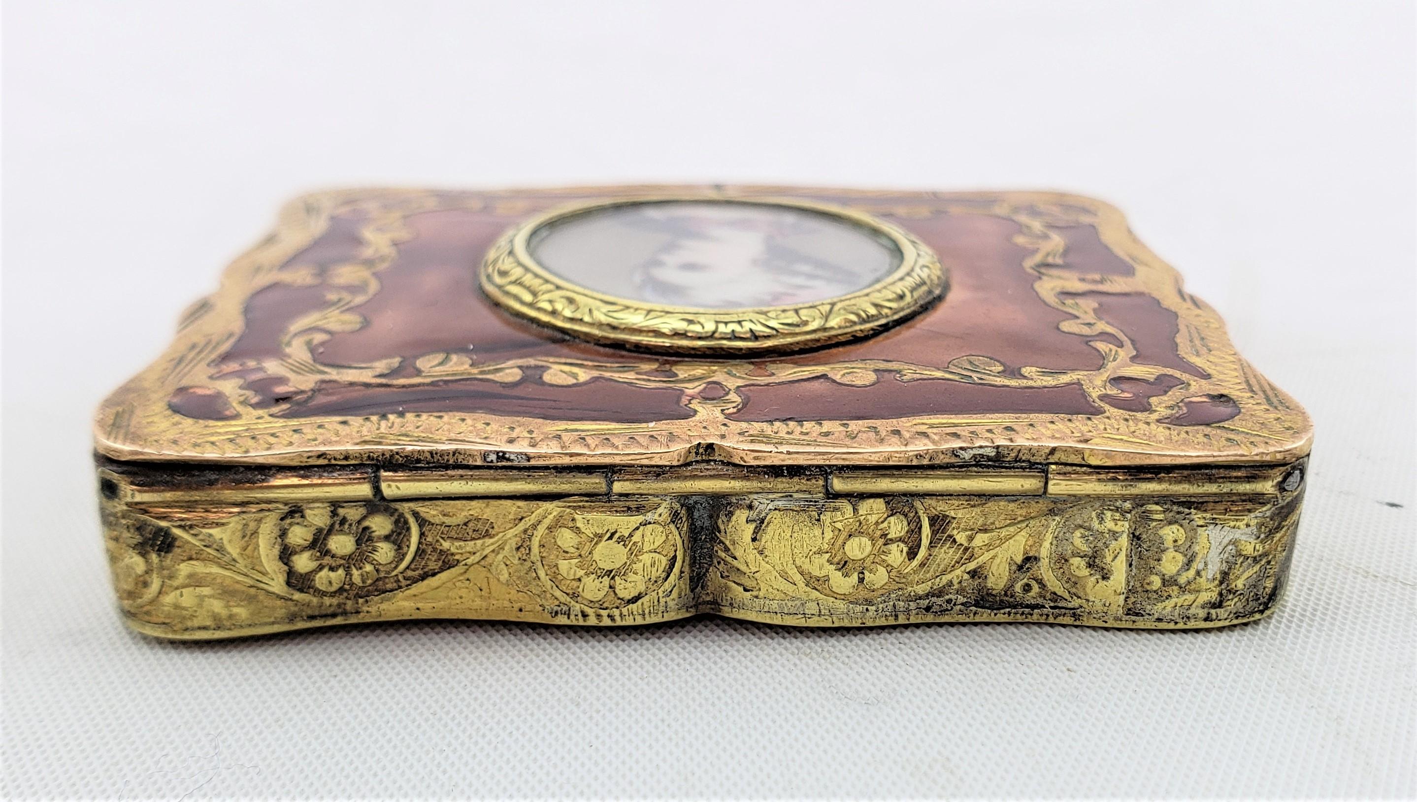 Antiker vergoldeter Kupfer- und Emaille-Damenkommode mit handbemaltem Porträt im Angebot 3