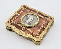 Antico compasso da donna in rame dorato e smalto con ritratto dipinto a mano