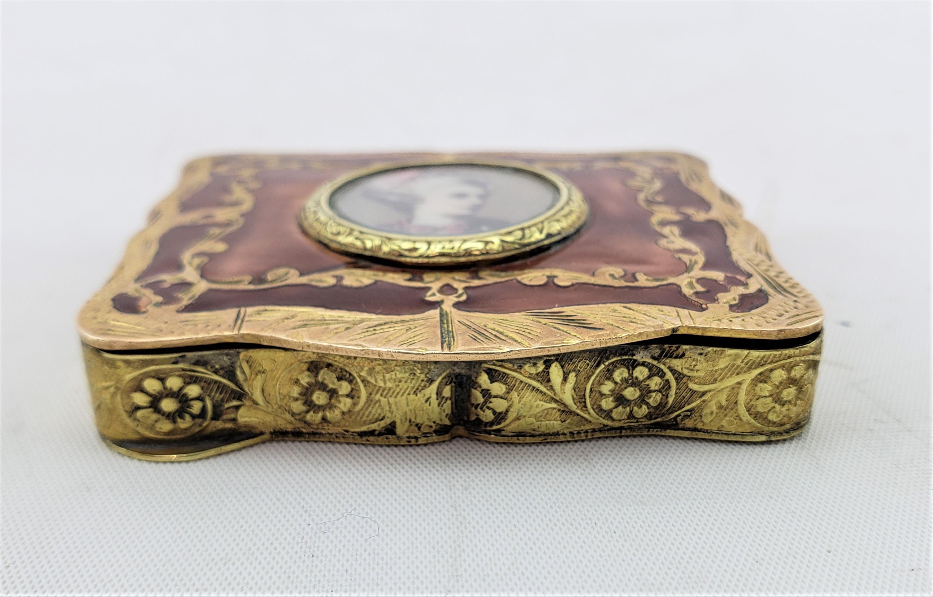 Antiker vergoldeter Kupfer- und Emaille-Damenkommode mit handbemaltem Porträt im Angebot 1