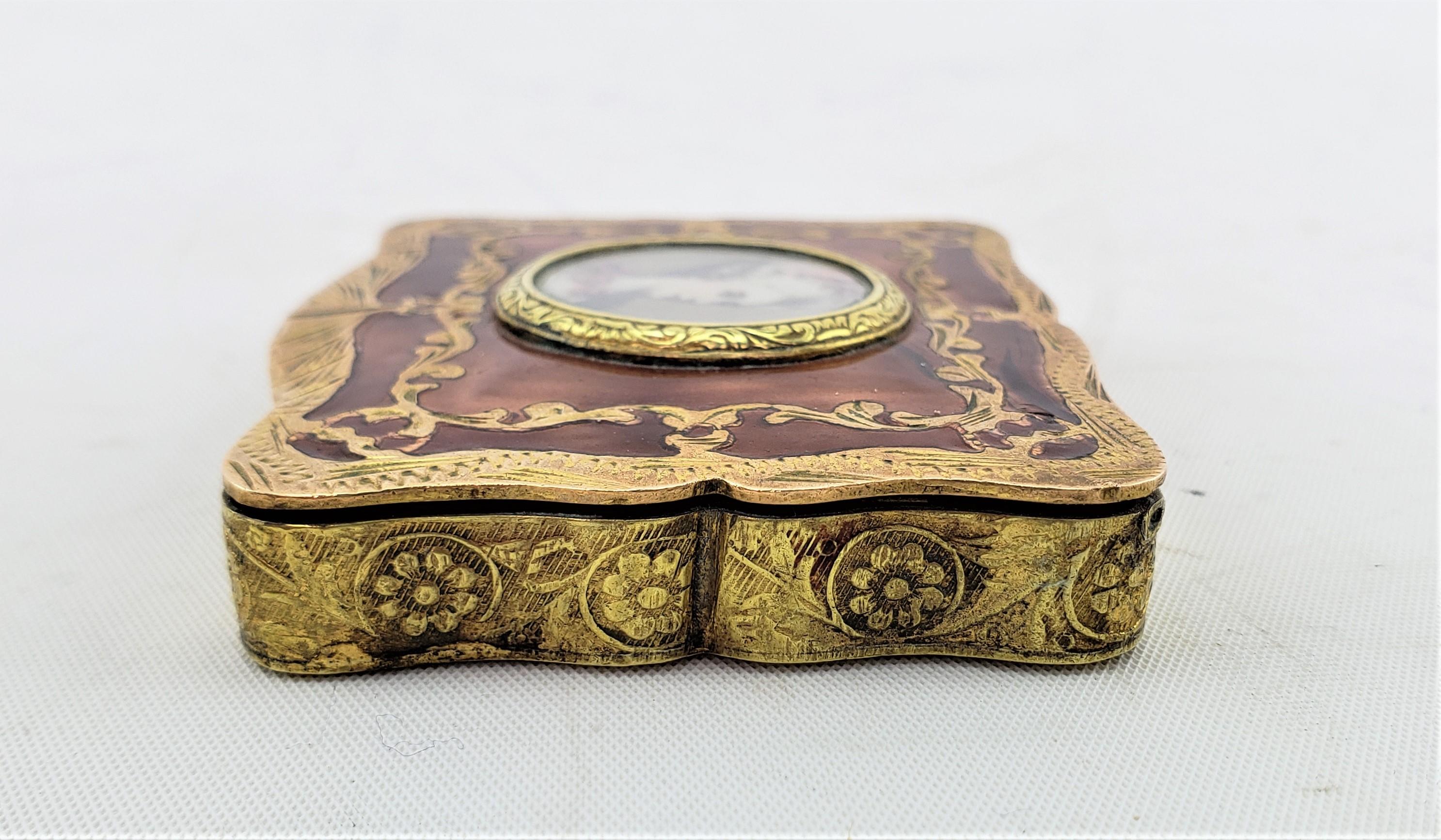 Antiker vergoldeter Kupfer- und Emaille-Damenkommode mit handbemaltem Porträt im Angebot 2