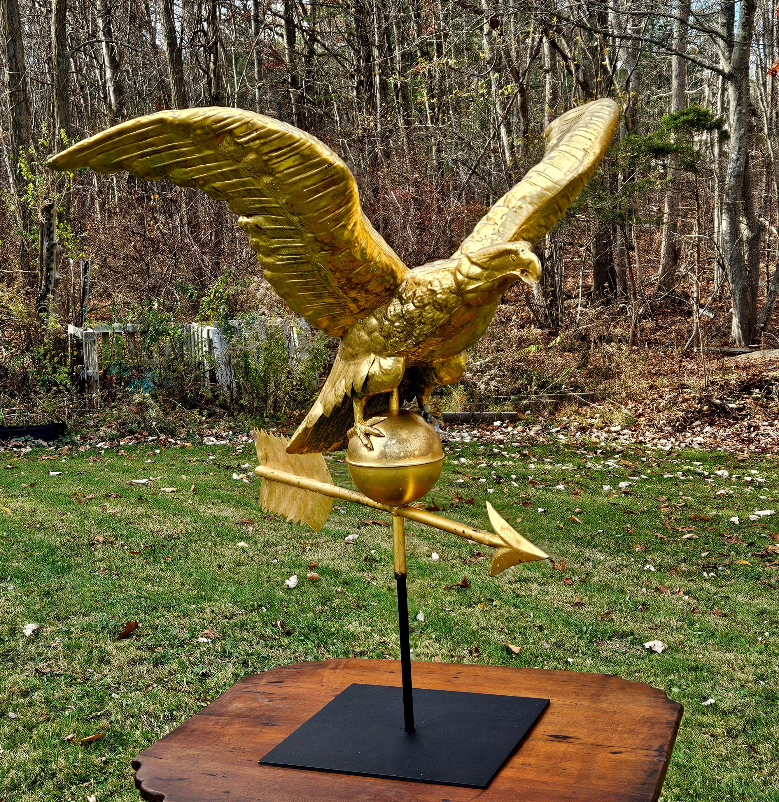 Veleta antigua de águila volante de cobre dorado, Siglo XIX Estadounidense en venta