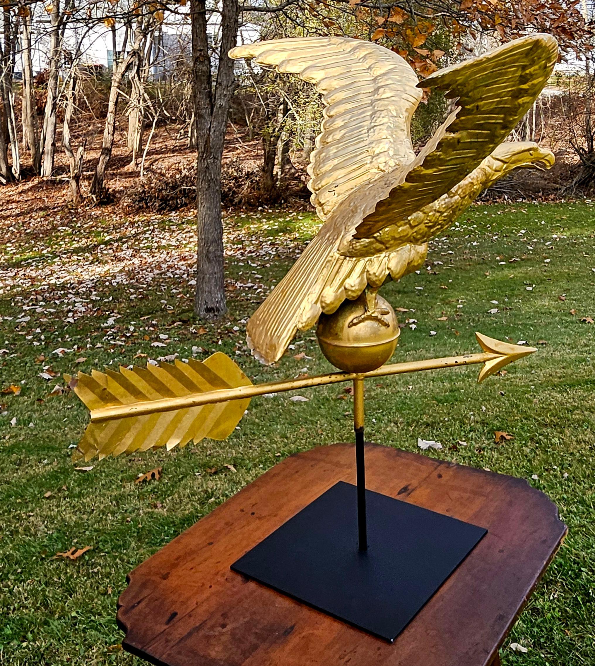 Veleta antigua de águila volante de cobre dorado, Siglo XIX en Bueno estado para la venta en Norton, MA