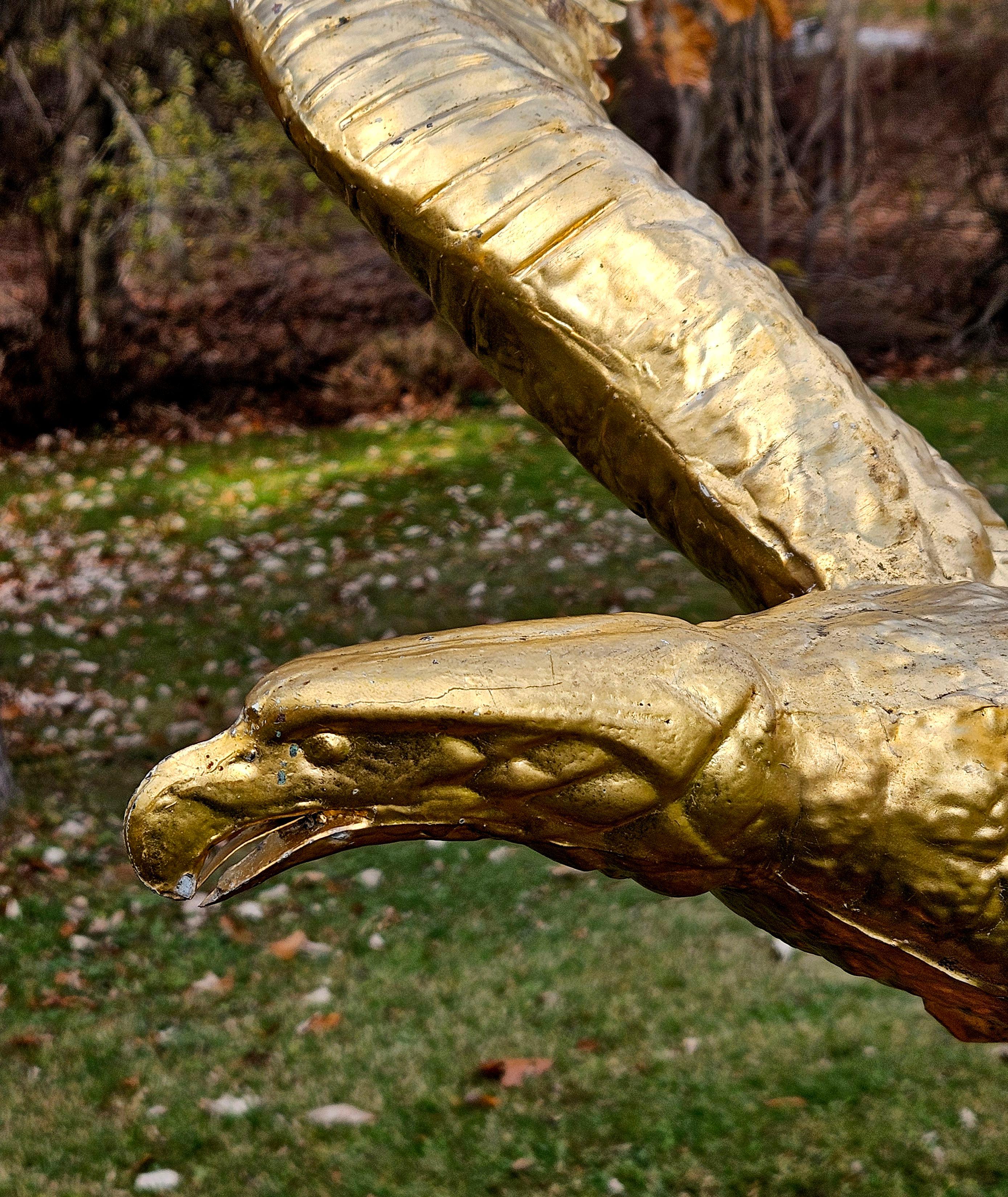 Veleta antigua de águila volante de cobre dorado, Siglo XIX en venta 1
