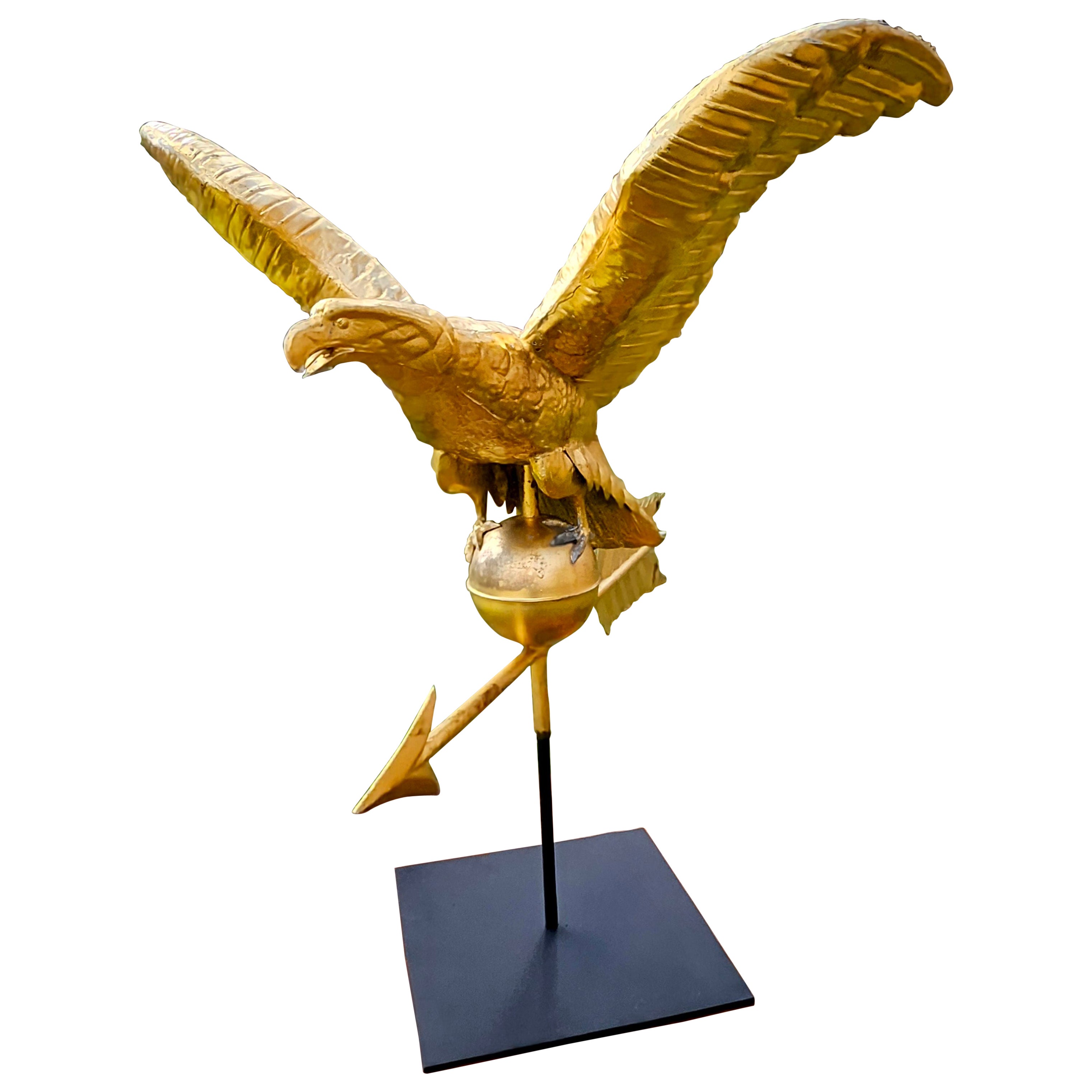 Veleta antigua de águila volante de cobre dorado, Siglo XIX en venta