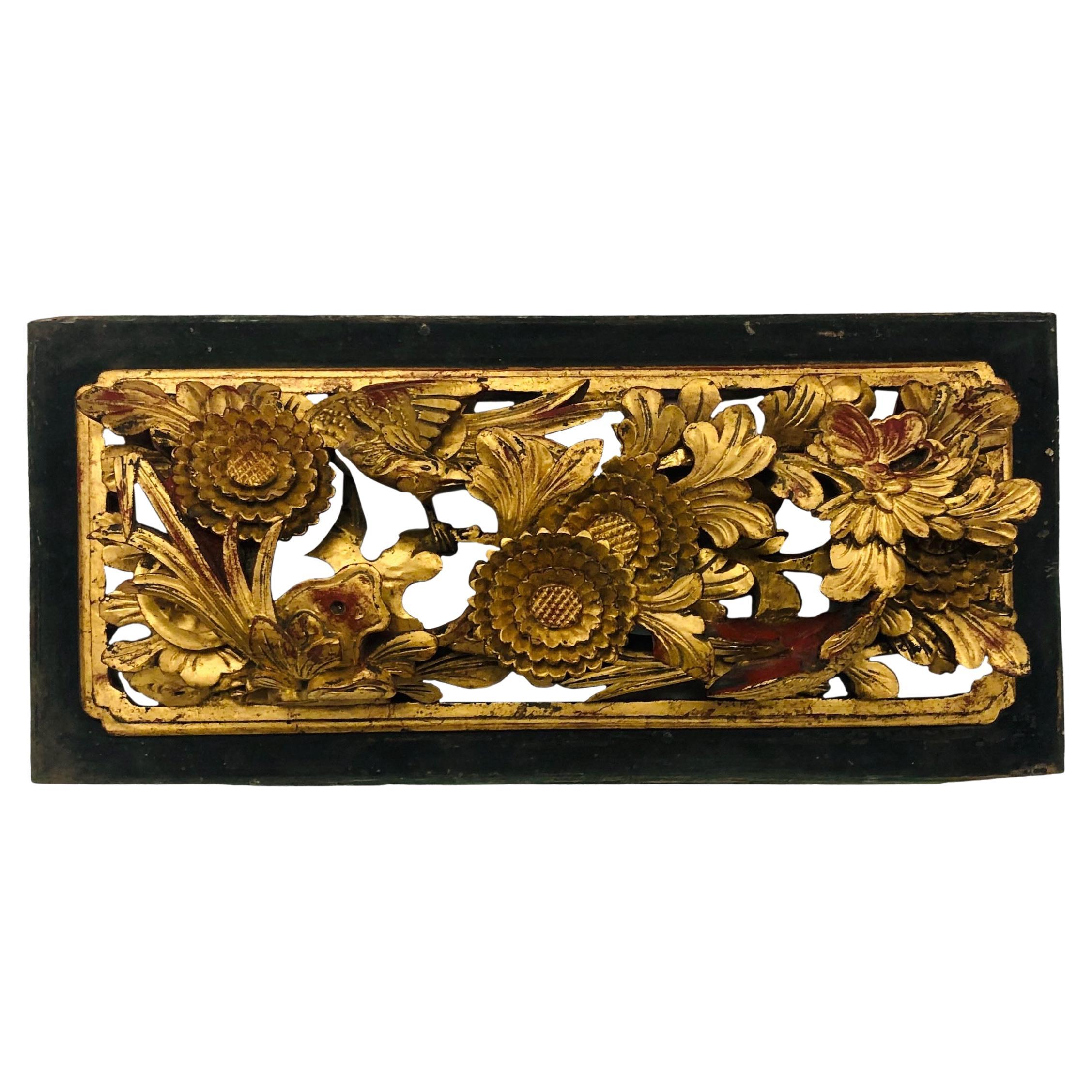 Antikes, vergoldetes, handgeschnitztes chinesisches Fragment