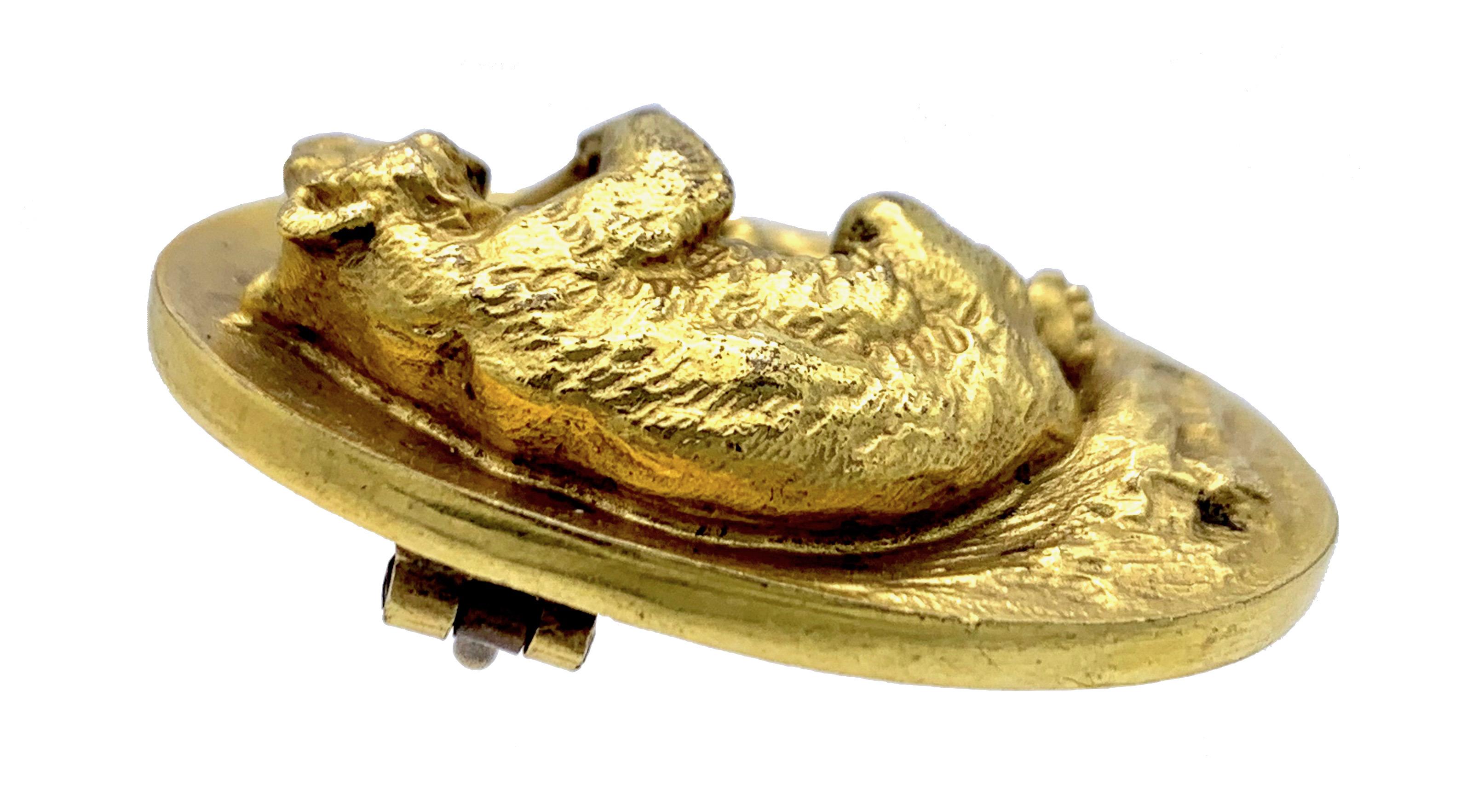 Antique Gilt Metal Brooch Bear Playing a Violine In Good Condition For Sale In Munich, Bavaria