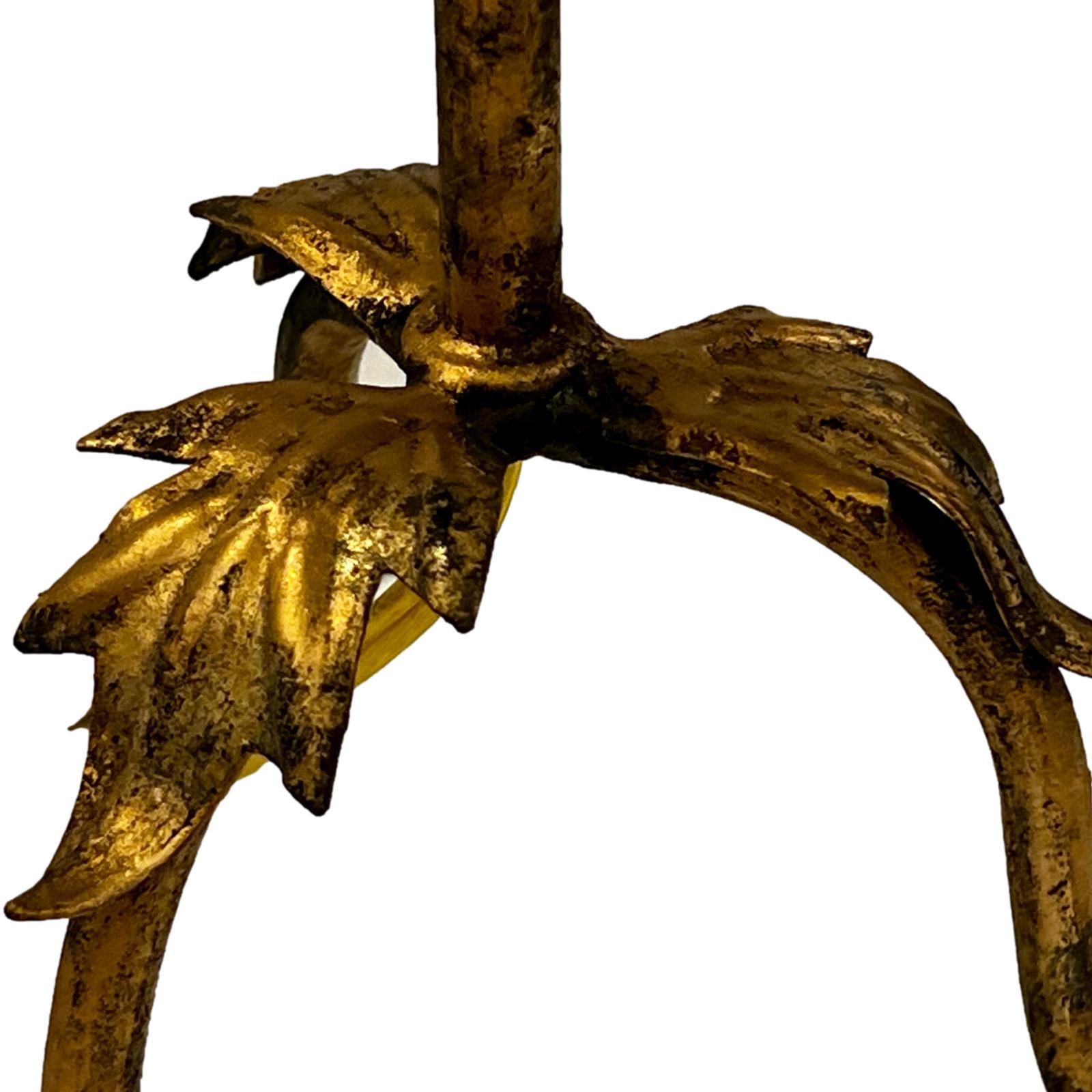 Doré Bougeoir antique en métal doré en vente