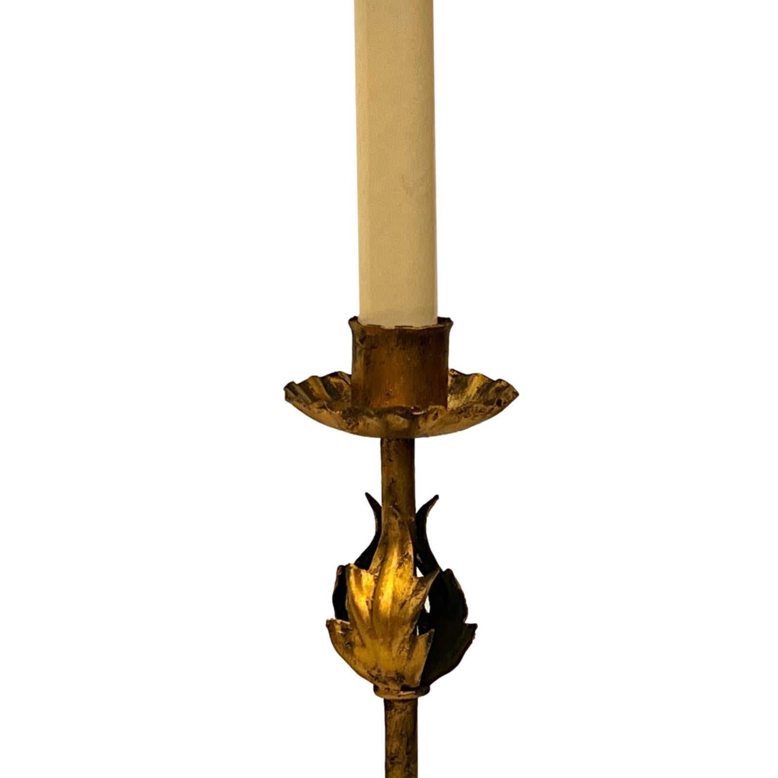 Antike Kerzenständer-Lampe aus vergoldetem Metall (Vergoldet) im Angebot