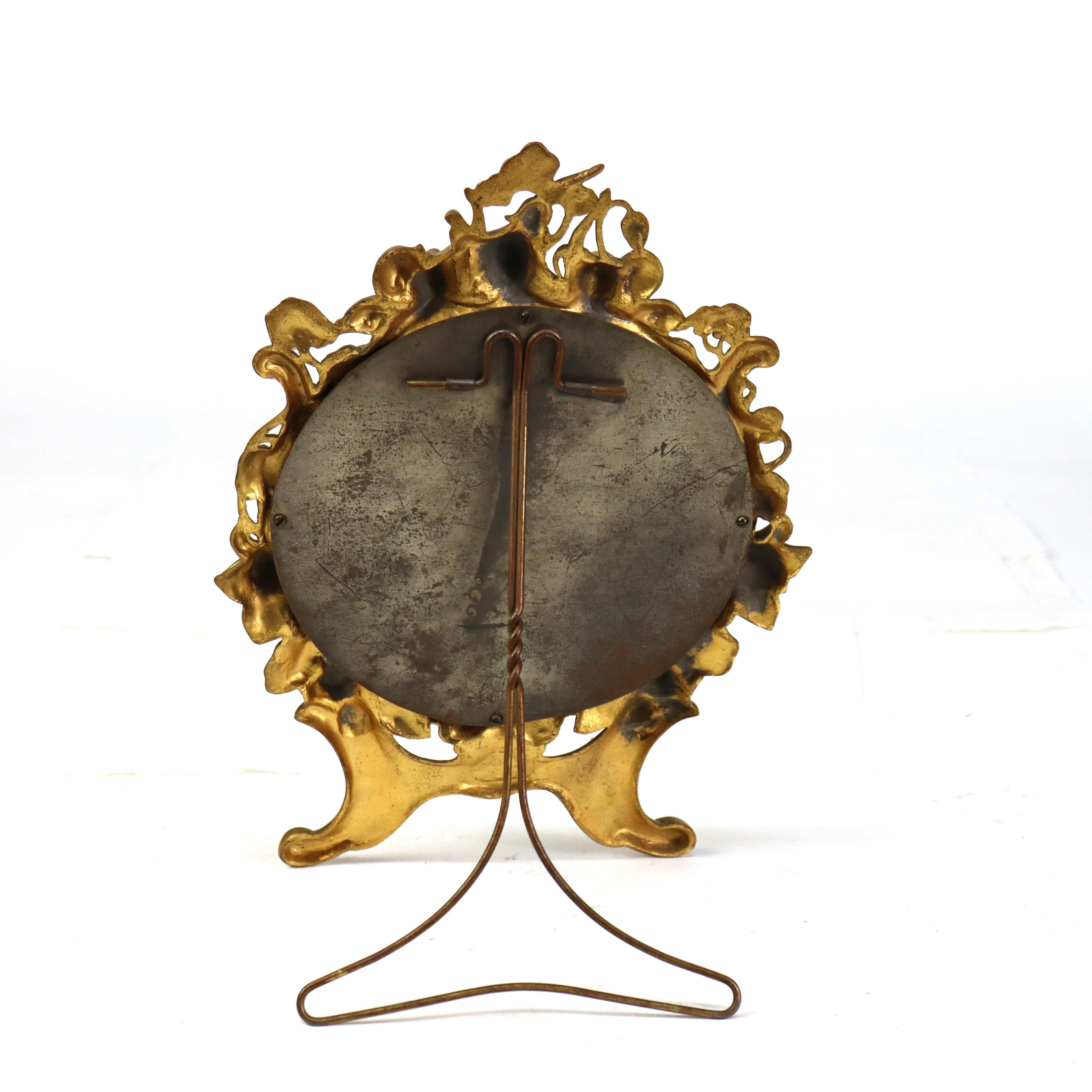 XIX secolo Antique Mirror da comò in metallo dorato a forma di fiore C1880 in vendita