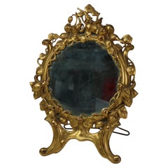 Antique Mirror da comò in metallo dorato a forma di fiore C1880