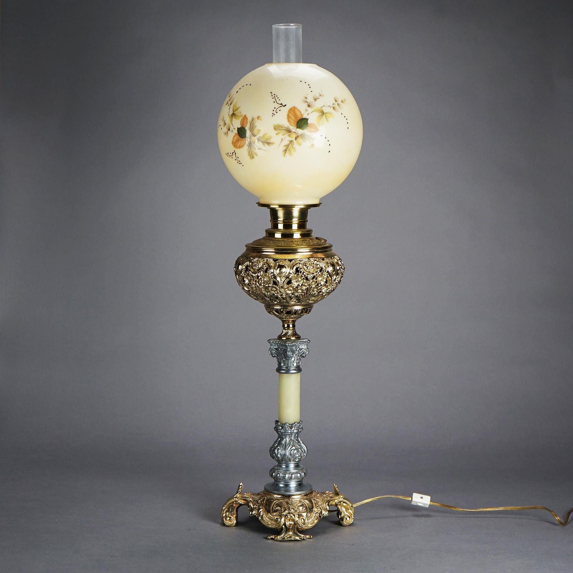 Antike viktorianische Salonlampe aus vergoldetem Metall und Onyx mit handbemalter Schirm, um 1890 (amerikanisch) im Angebot