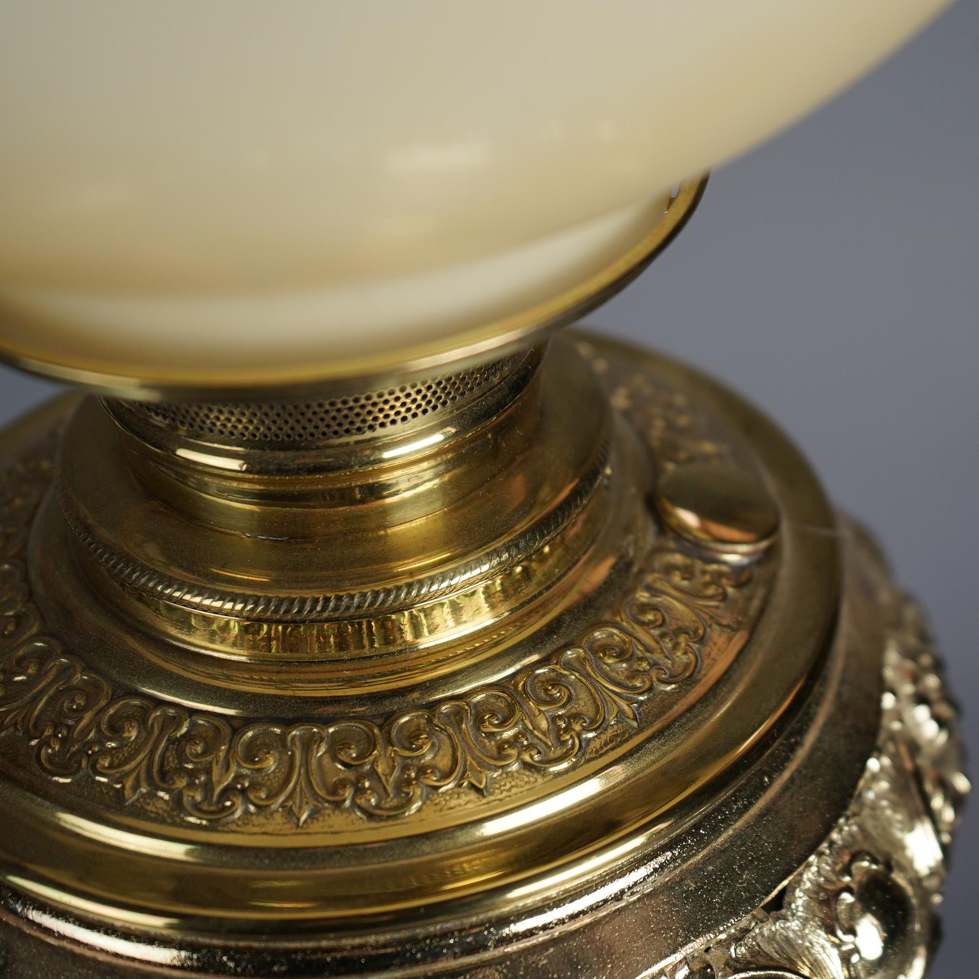 Antike viktorianische Salonlampe aus vergoldetem Metall und Onyx mit handbemalter Schirm, um 1890 (Glas) im Angebot