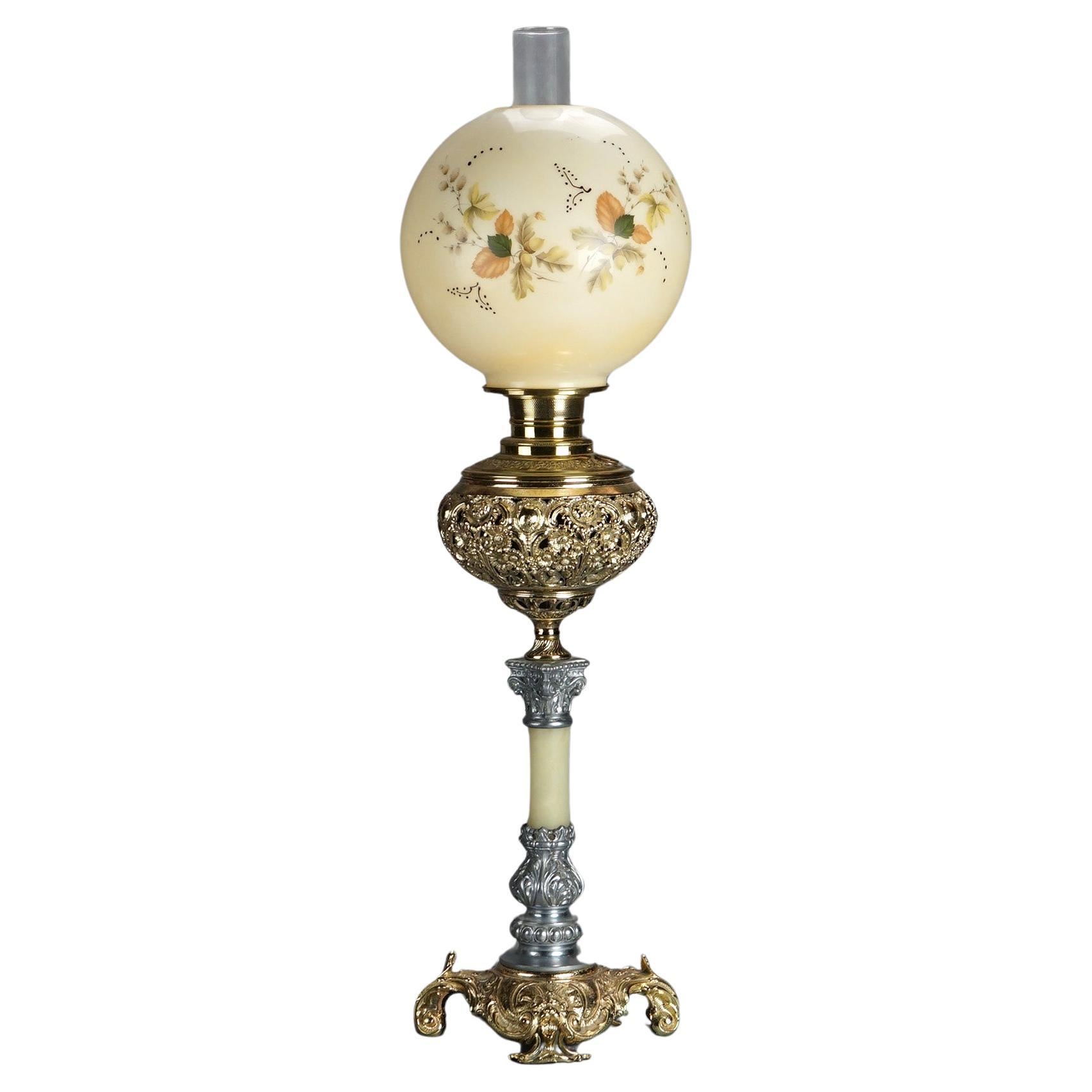 Antike viktorianische Salonlampe aus vergoldetem Metall und Onyx mit handbemalter Schirm, um 1890 im Angebot