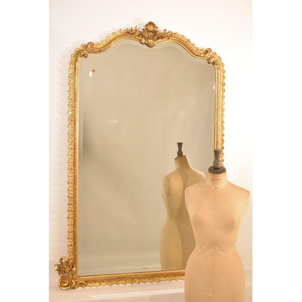 The Antique Wall Mirror,  proposed here is an elegant mirror and has a 
Golden Frame in pure Gold Leaf. Restored mirror. Old beveled mirror.

This antique wall mirror was realised in the 19th century XIX. Beautiful original gilding. 
We can note