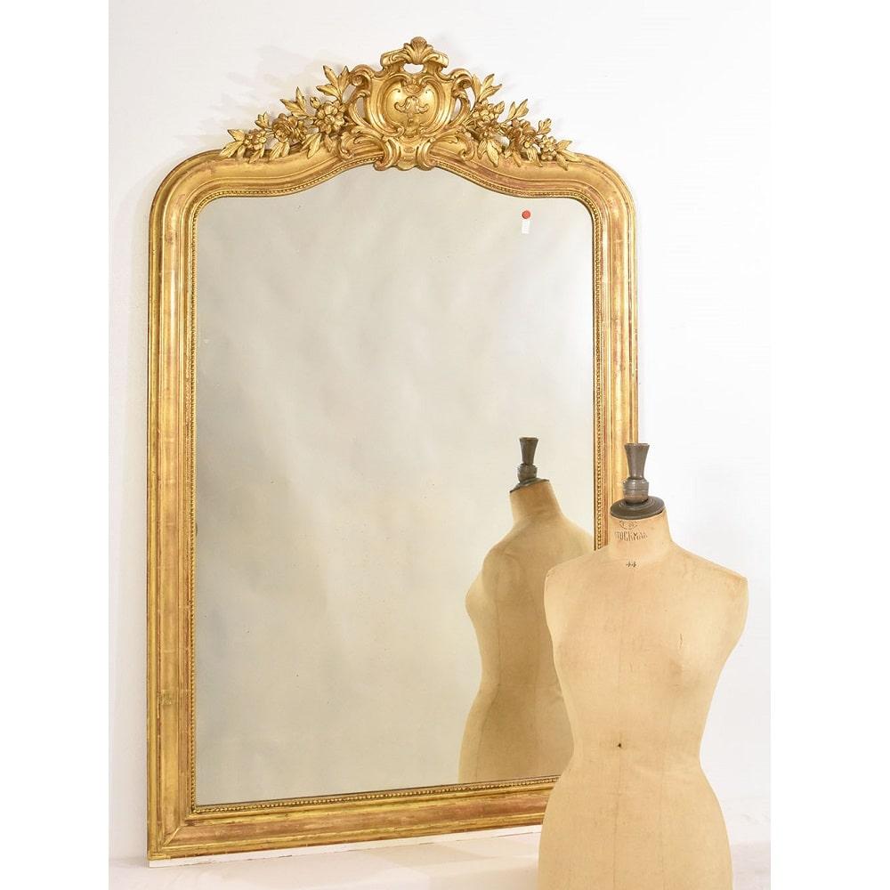 The Antique Rectangular Wall Mirror,  proposed here is an elegant mirror and has a
Golden Frame in pure Gold Leaf  which makes it elegant and precious.

Restored mirror. Antique Louis Philippe Mirror.

This antique rectangle wall mirror was realised