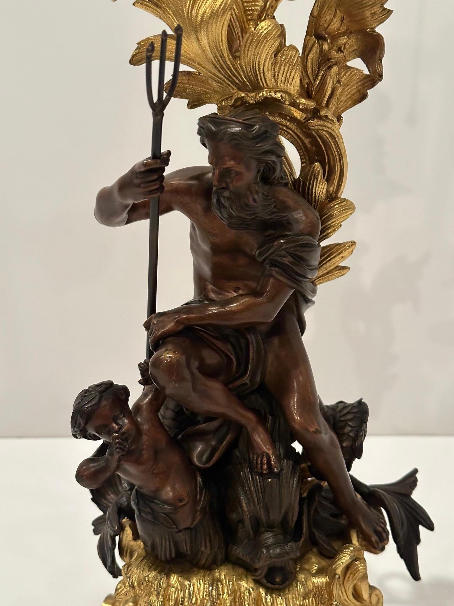 Lampe chandelier française ancienne en bronze doré et patiné avec Neptune en vente 3