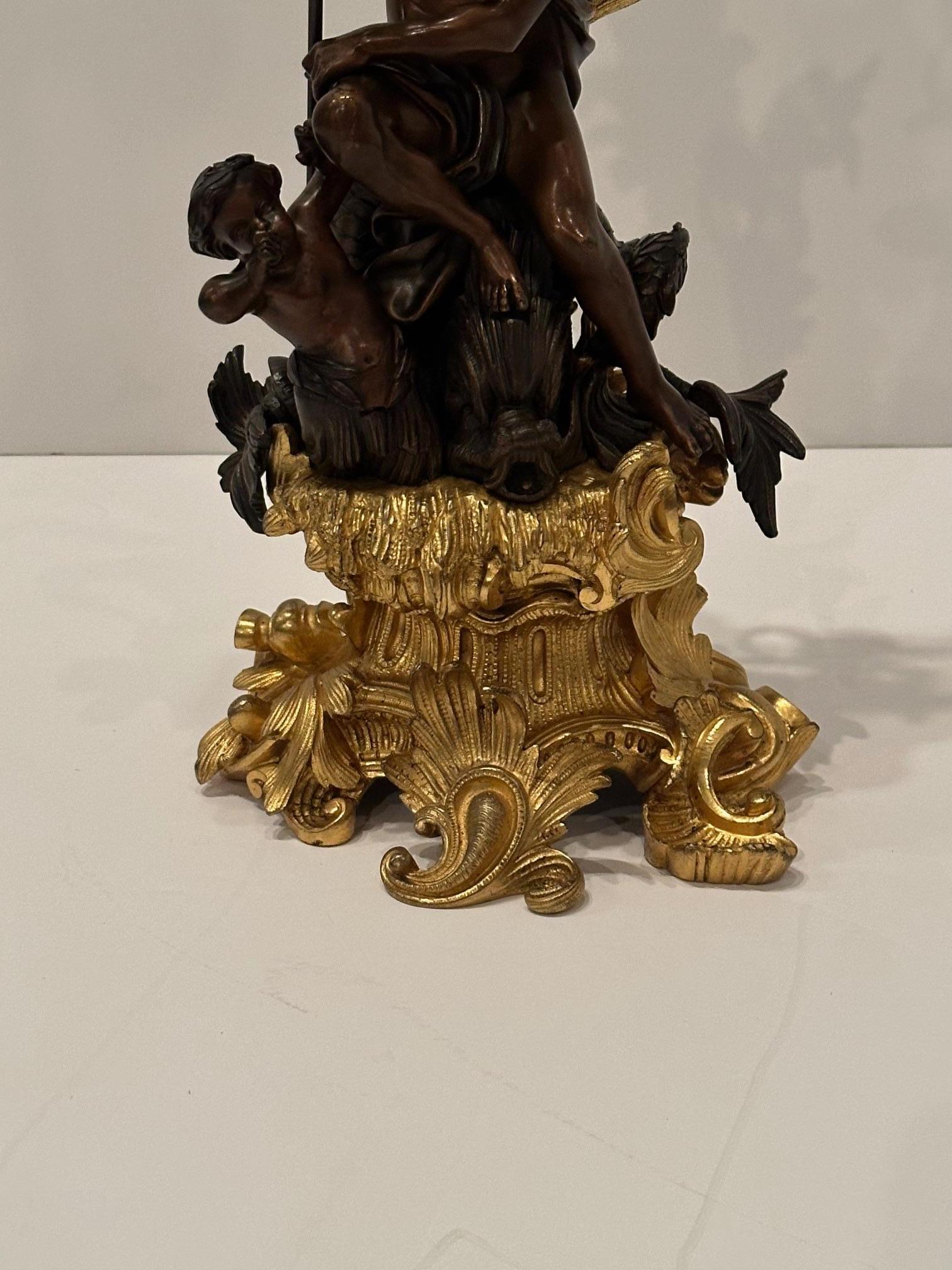 Lampe chandelier française ancienne en bronze doré et patiné avec Neptune en vente 5