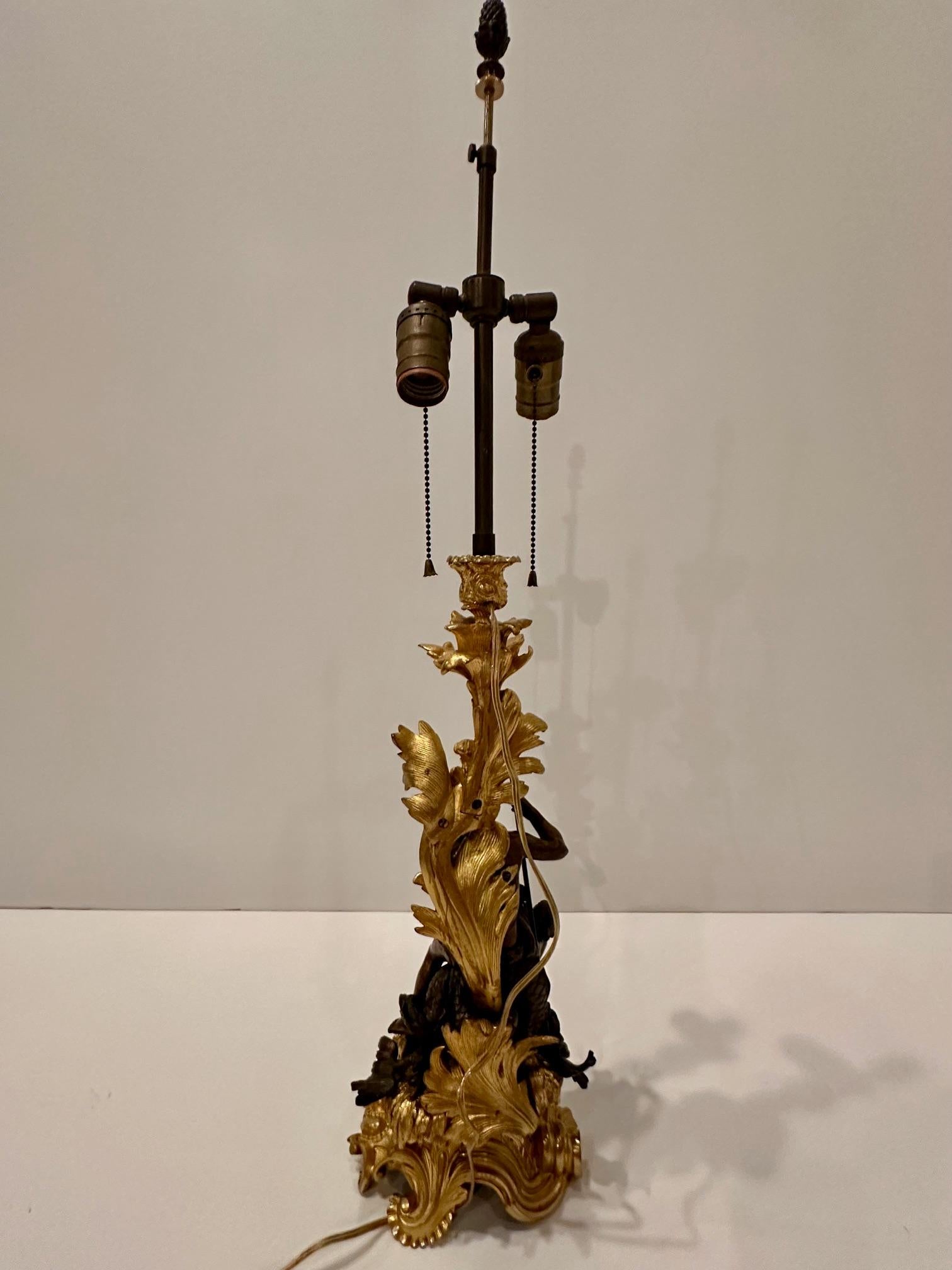 Lampe chandelier française ancienne en bronze doré et patiné avec Neptune en vente 6