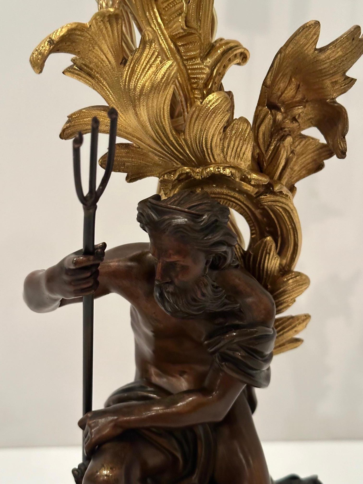 Rococo Lampe chandelier française ancienne en bronze doré et patiné avec Neptune en vente
