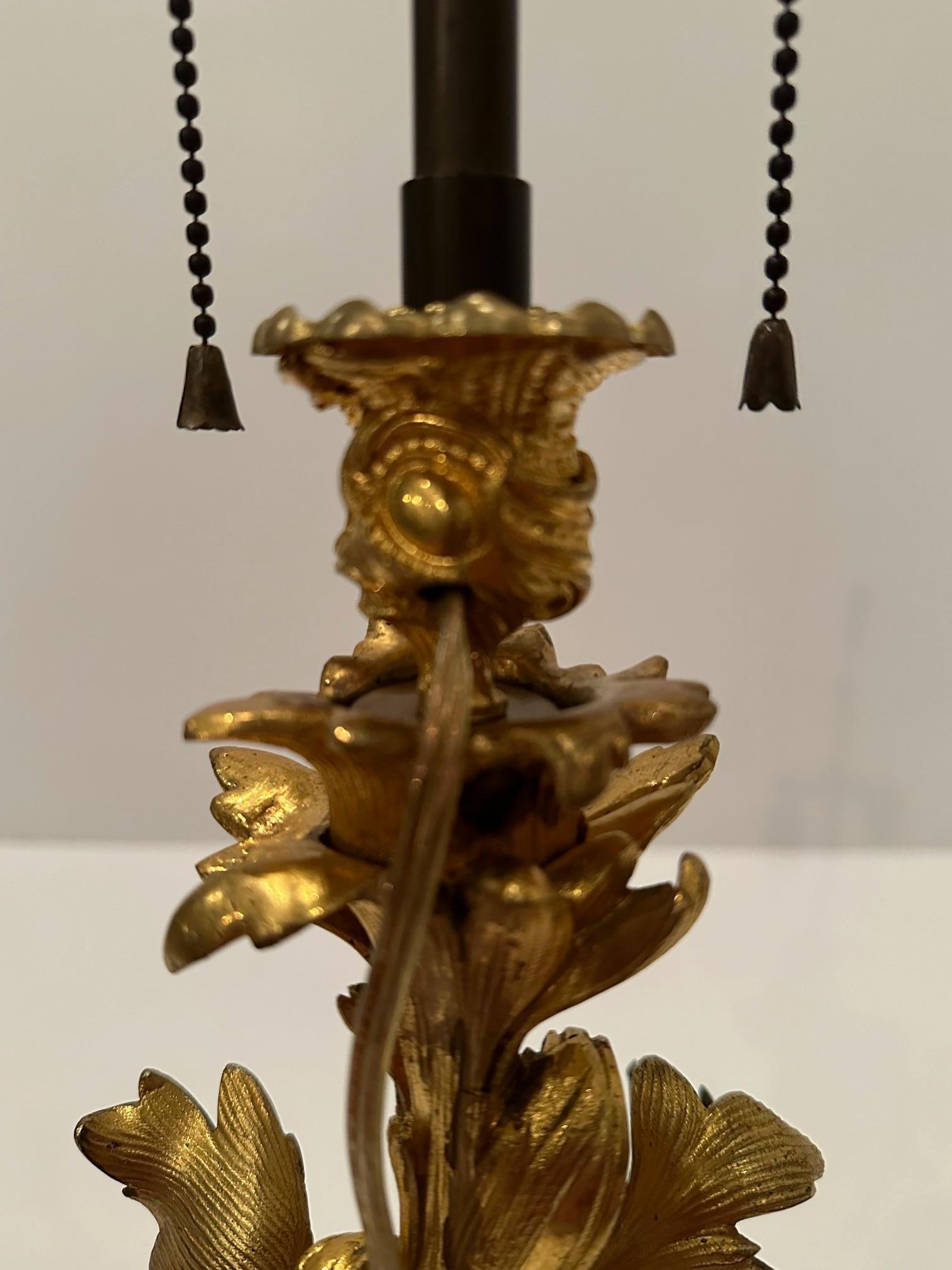 Lampe chandelier française ancienne en bronze doré et patiné avec Neptune Bon état - En vente à Hopewell, NJ