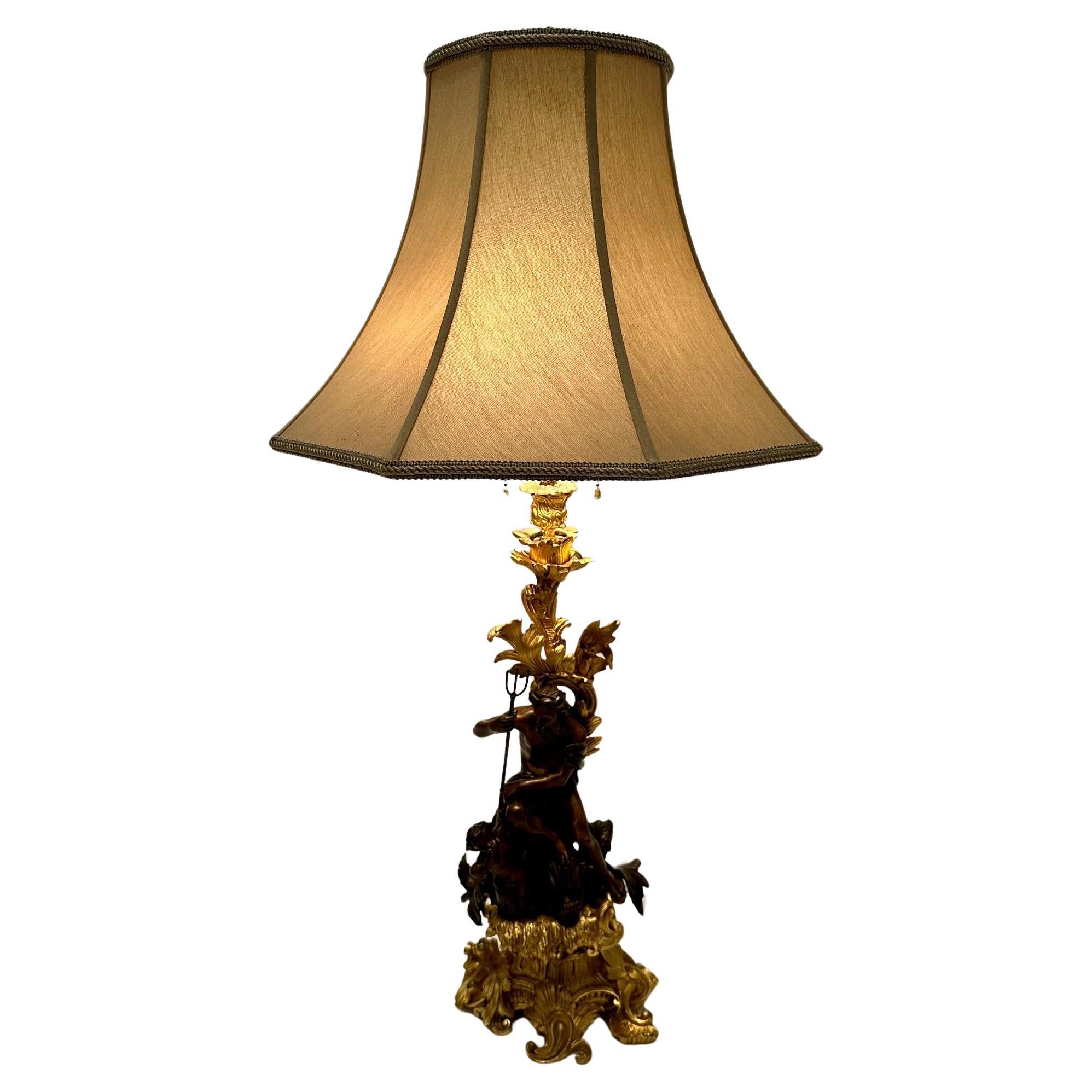 Antike vergoldete & patinierte Bronze Französisch Leuchter Lampe mit Neptun