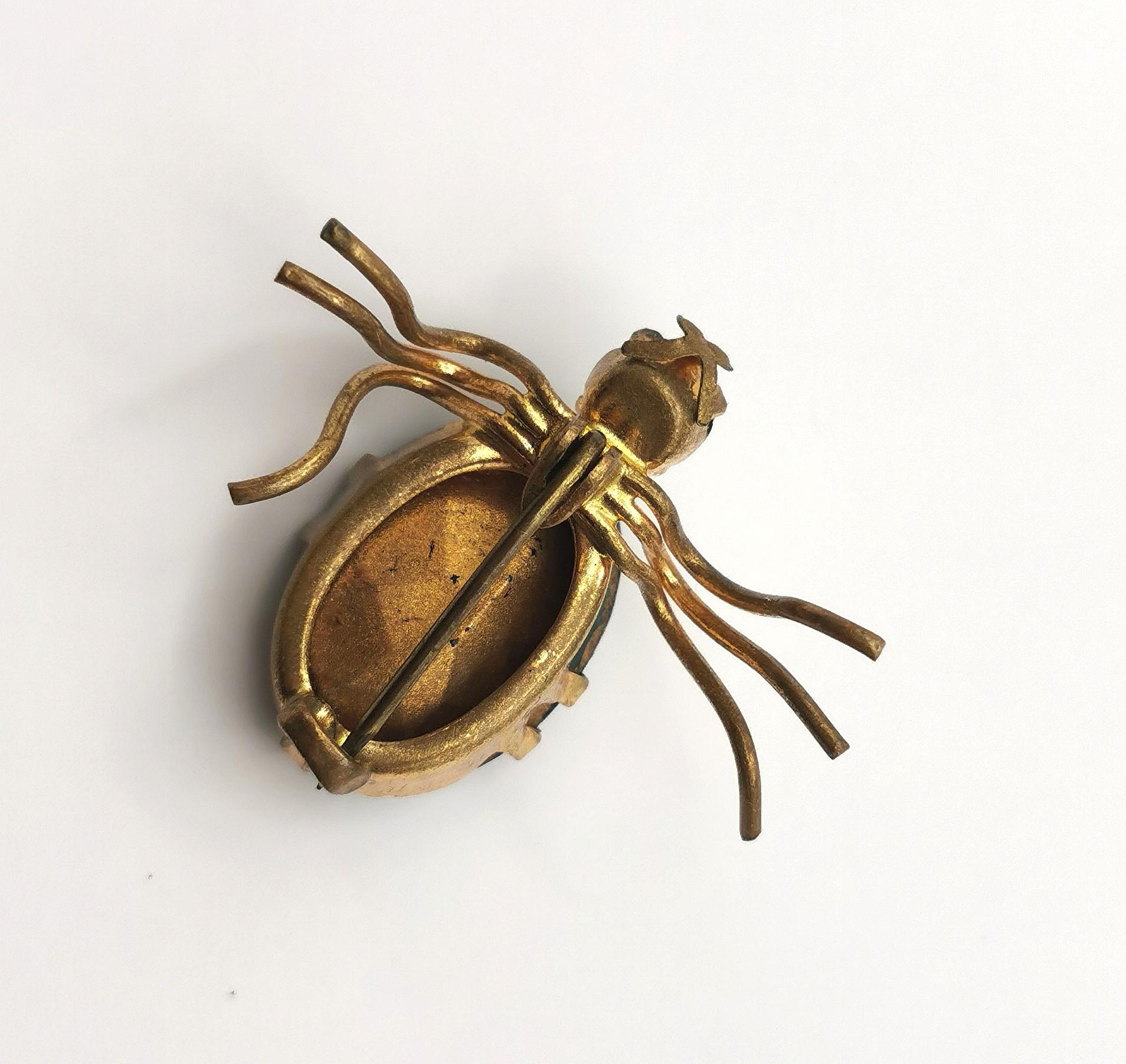 Broche ancienne en forme d'araignée dorée. Pâte vert émeraude 4