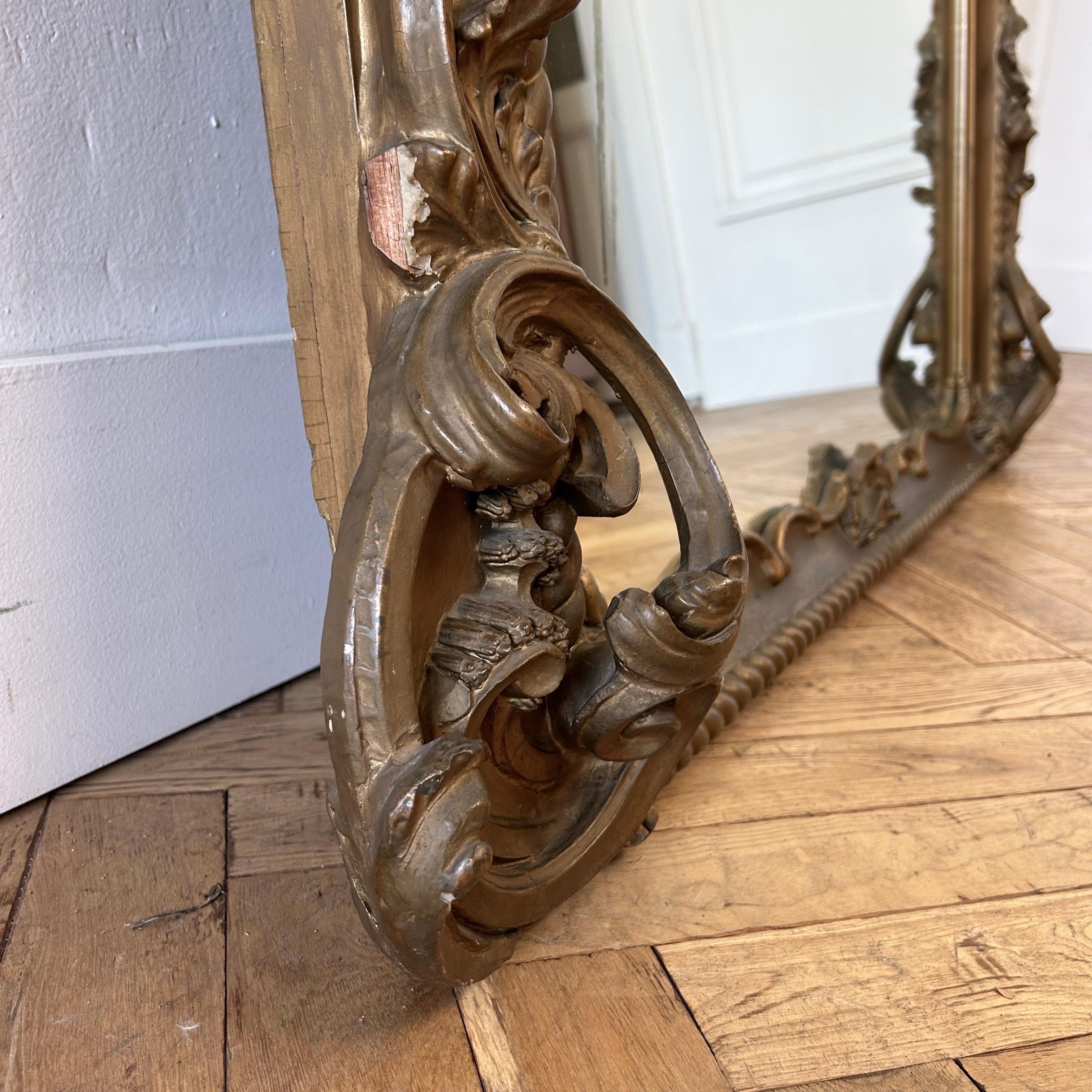 Antiker geschnitzter Rosenwag-Spiegel aus vergoldetem Holz im Angebot 5