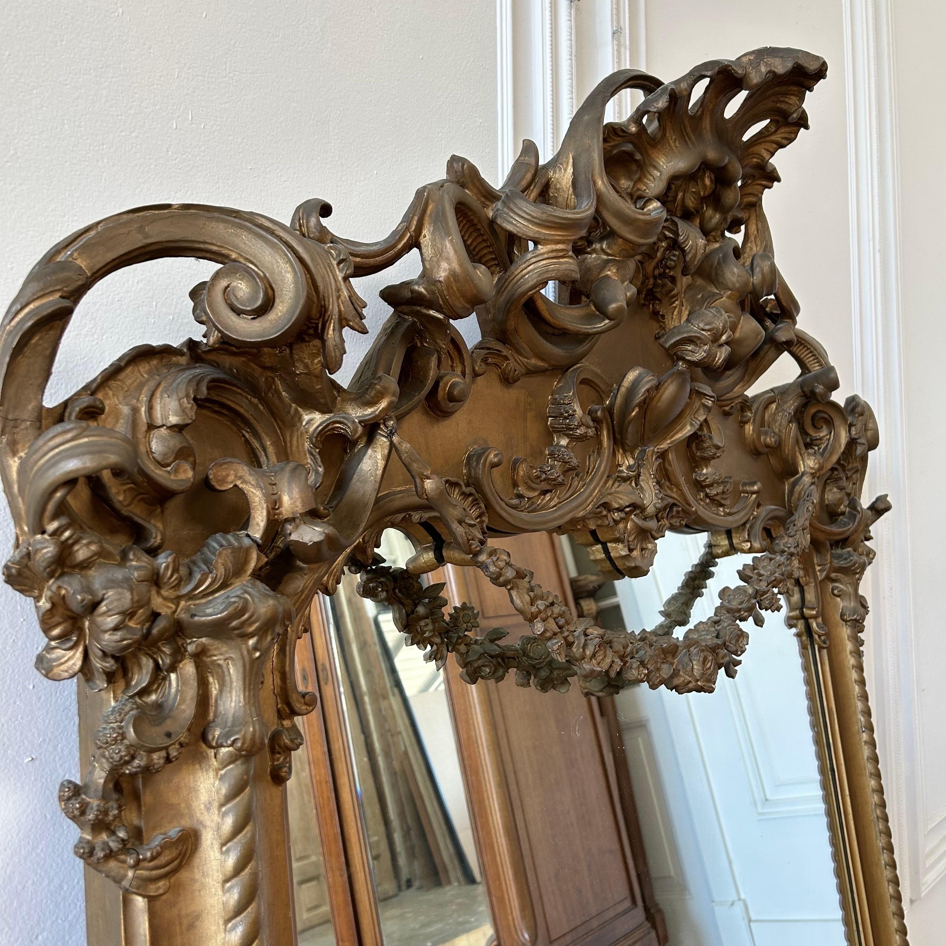Antiker geschnitzter Rosenwag-Spiegel aus vergoldetem Holz im Angebot 6