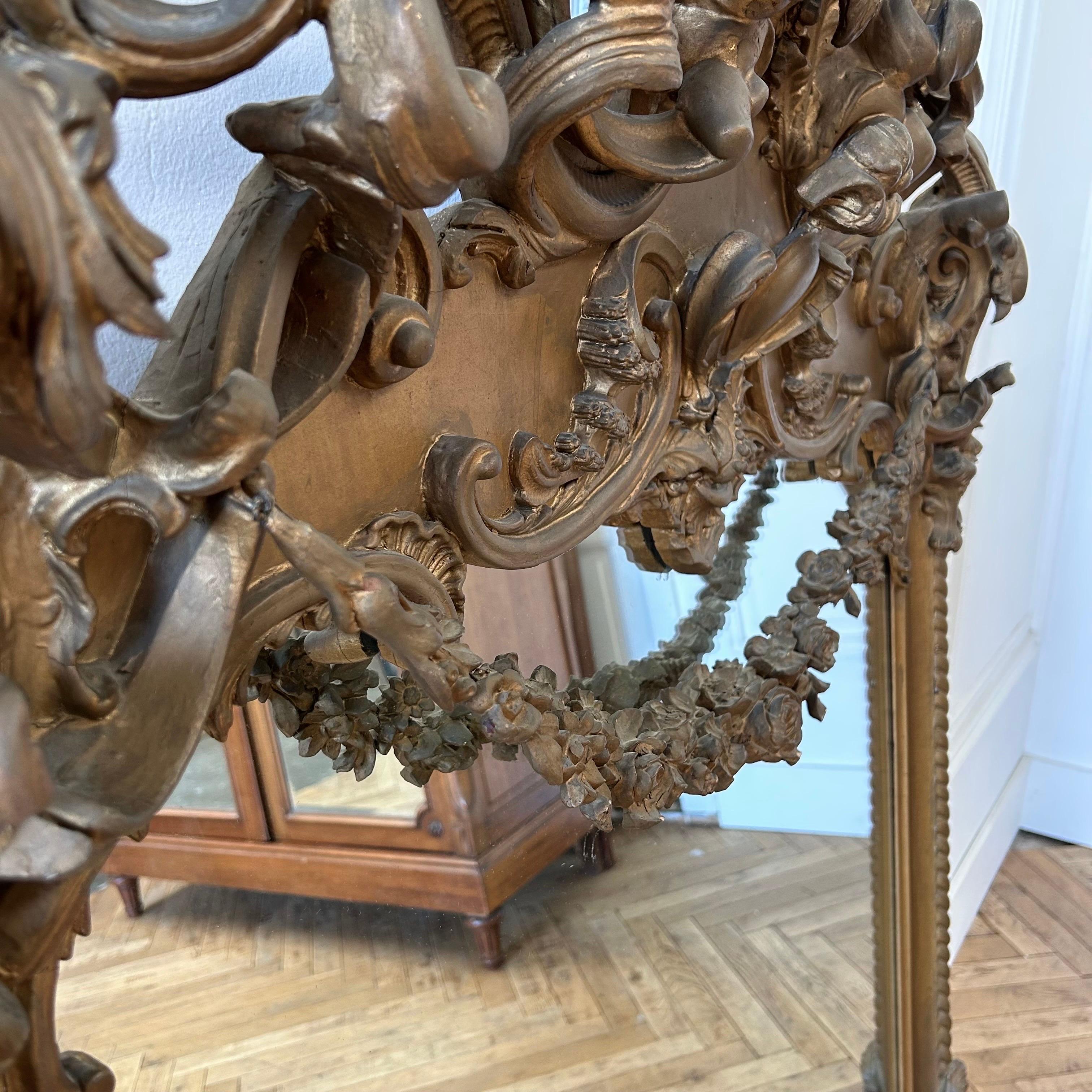 Antiker geschnitzter Rosenwag-Spiegel aus vergoldetem Holz im Angebot 12