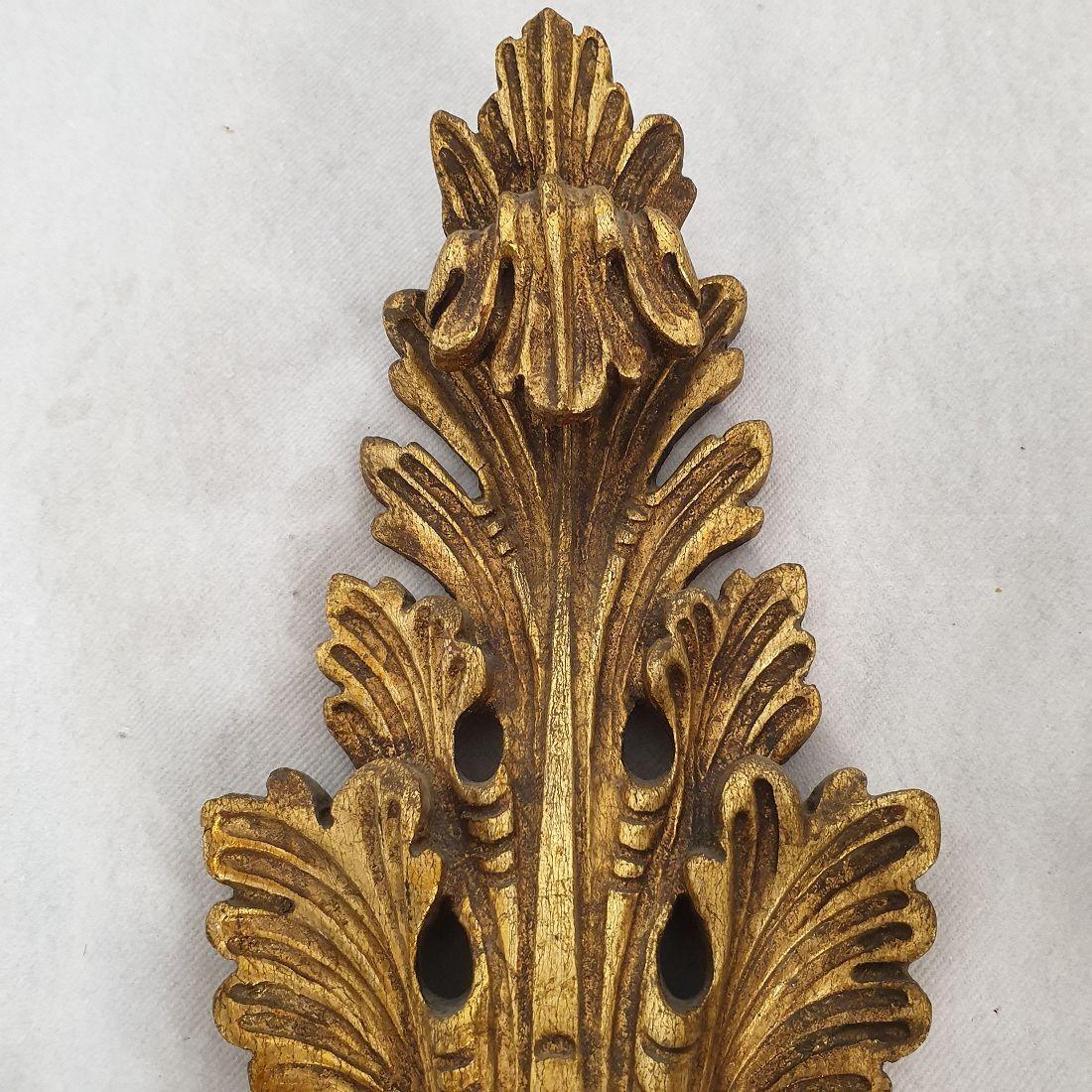 Antike vergoldete französische Wandleuchter (Vergoldetes Holz) im Angebot