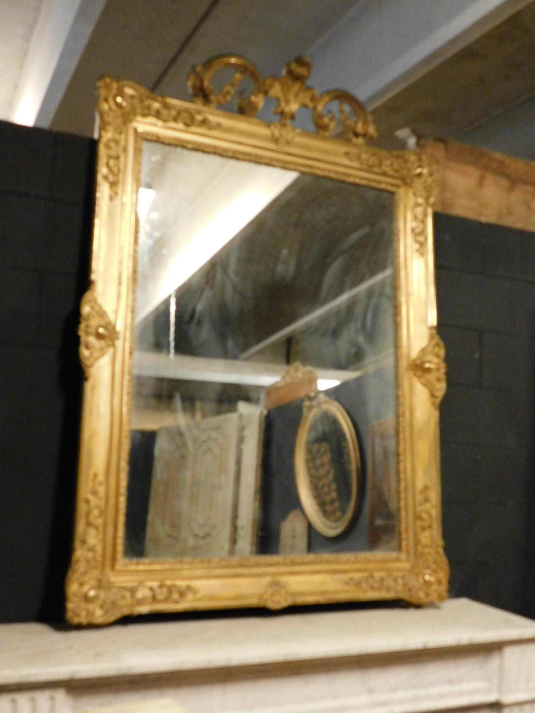 Antique gilded wood mirror with large carved molding, rear mirror to see yourself better, beautiful in size, precision of carving and antiquity, luxurious to furnish a fireplace or an elegant and cool room, coming from Italy, 19th century.