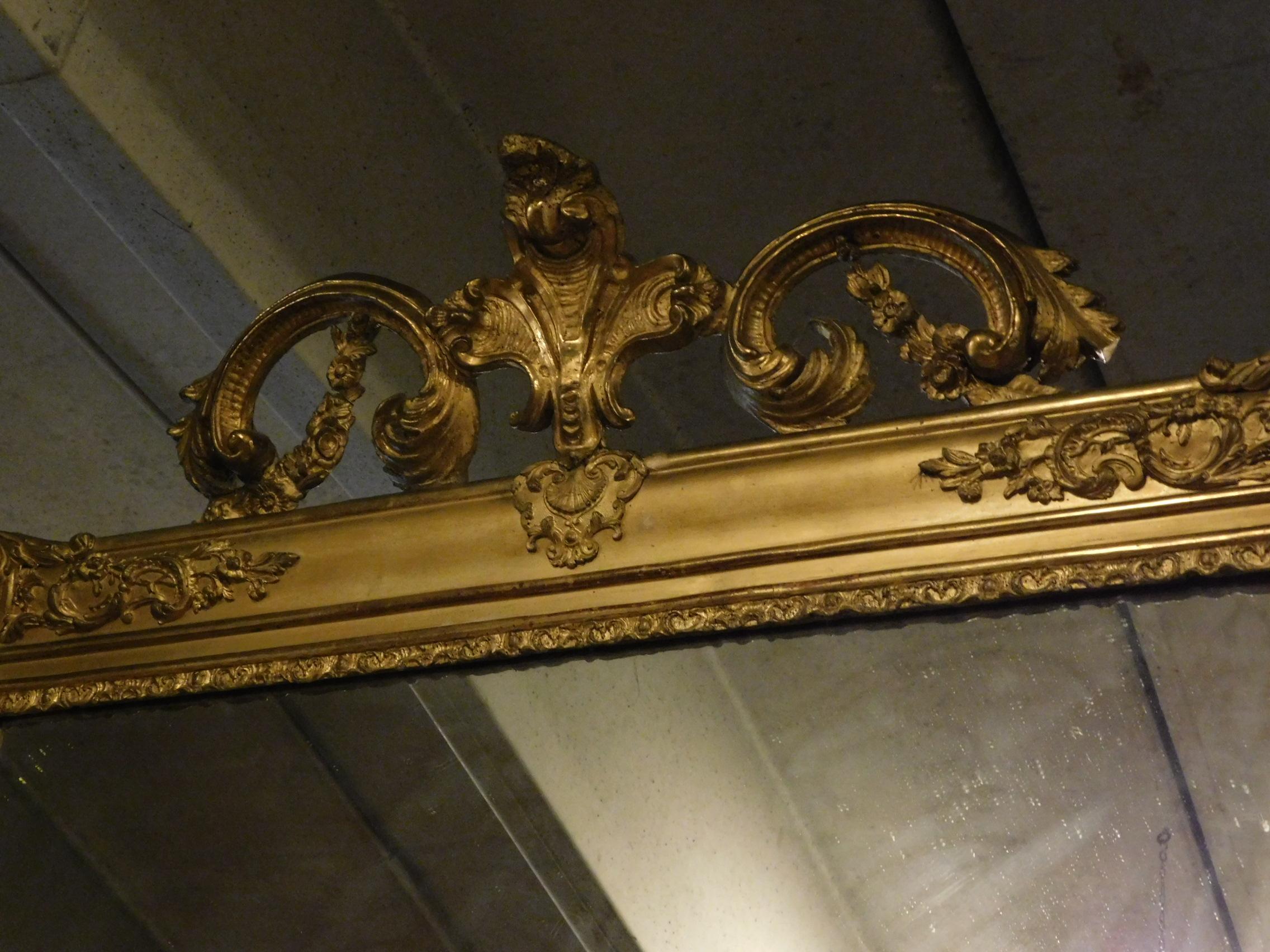 19th Century Antique Giltwood Mirror with Large Carved Molding, Italy, 1800