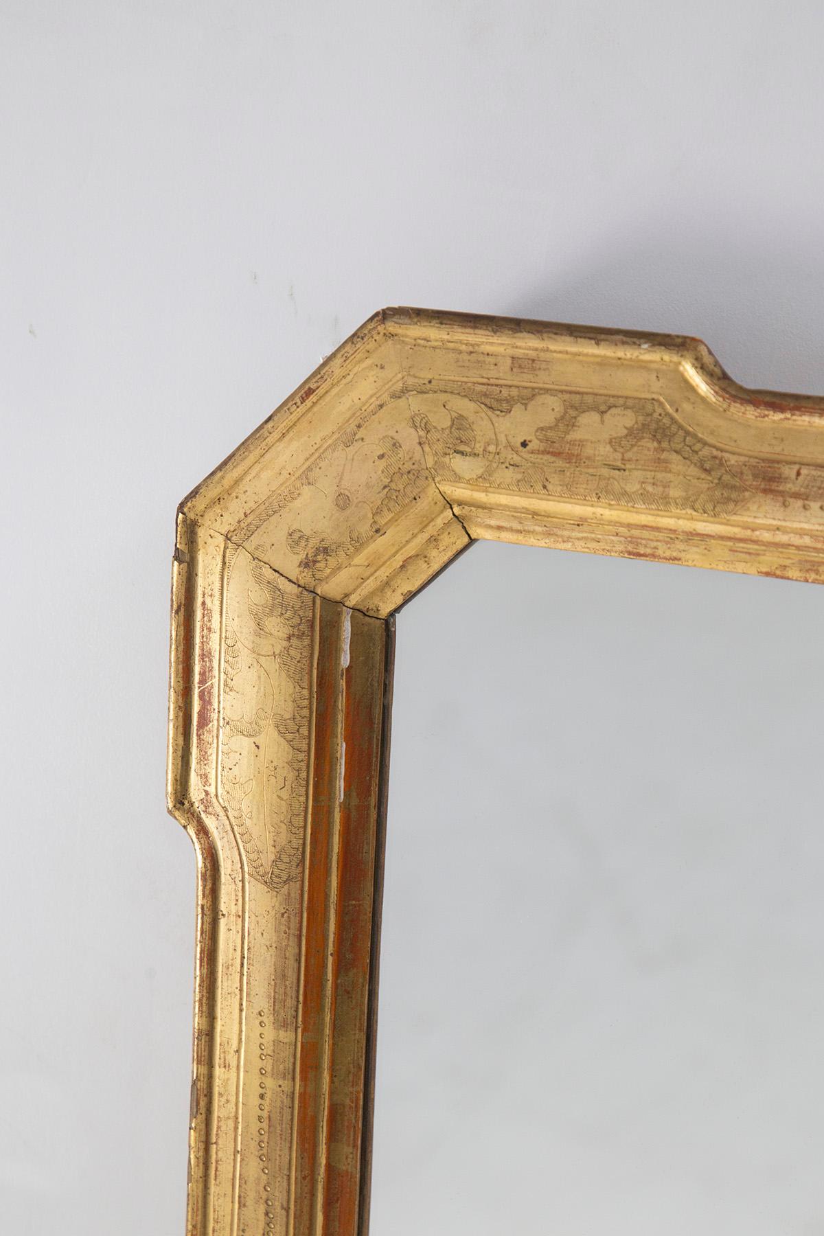 Antique Gilt Wooden Wall Mirror In Good Condition In Milano, IT